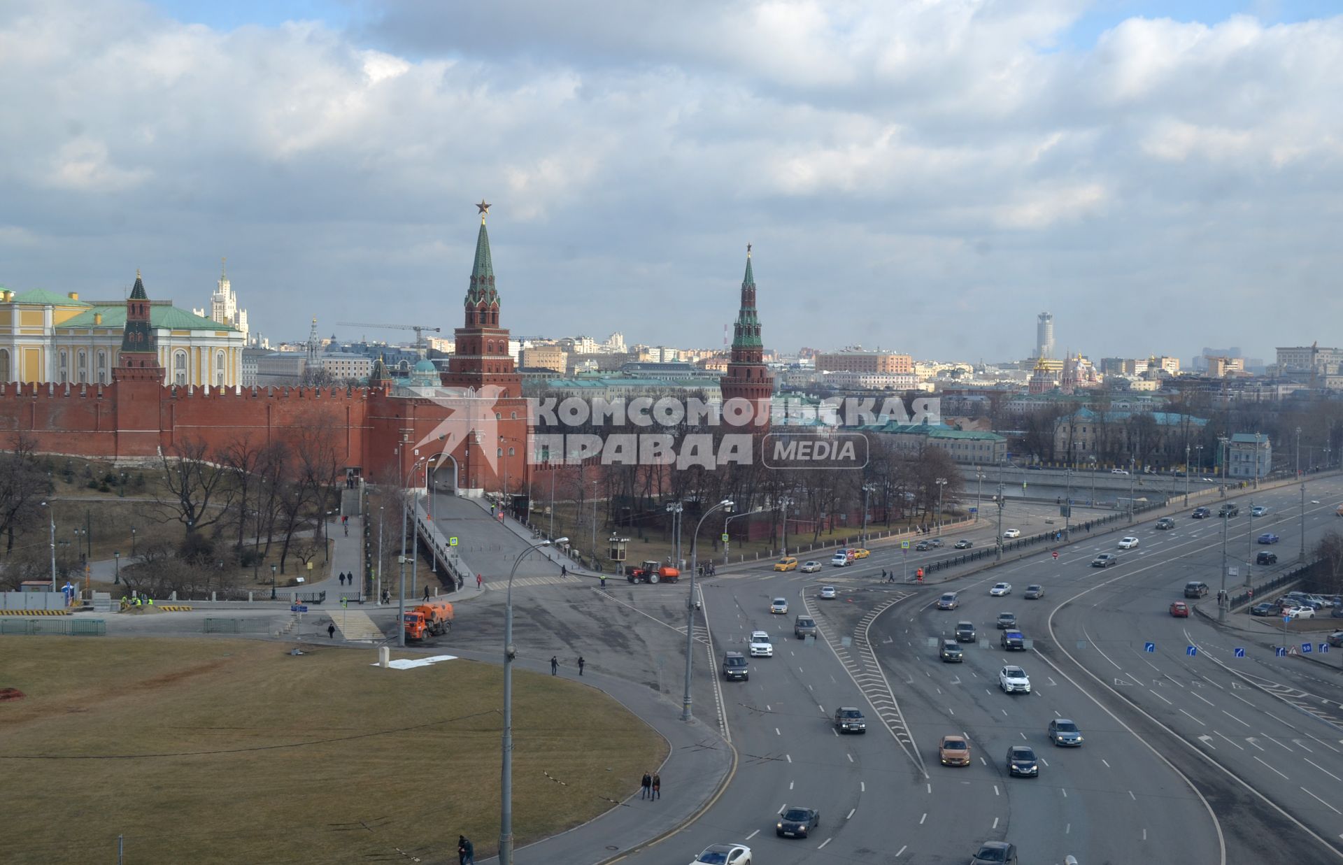 Москва. Вид на Боровицкую площадь и Кремль из окна Дома Пашкова.