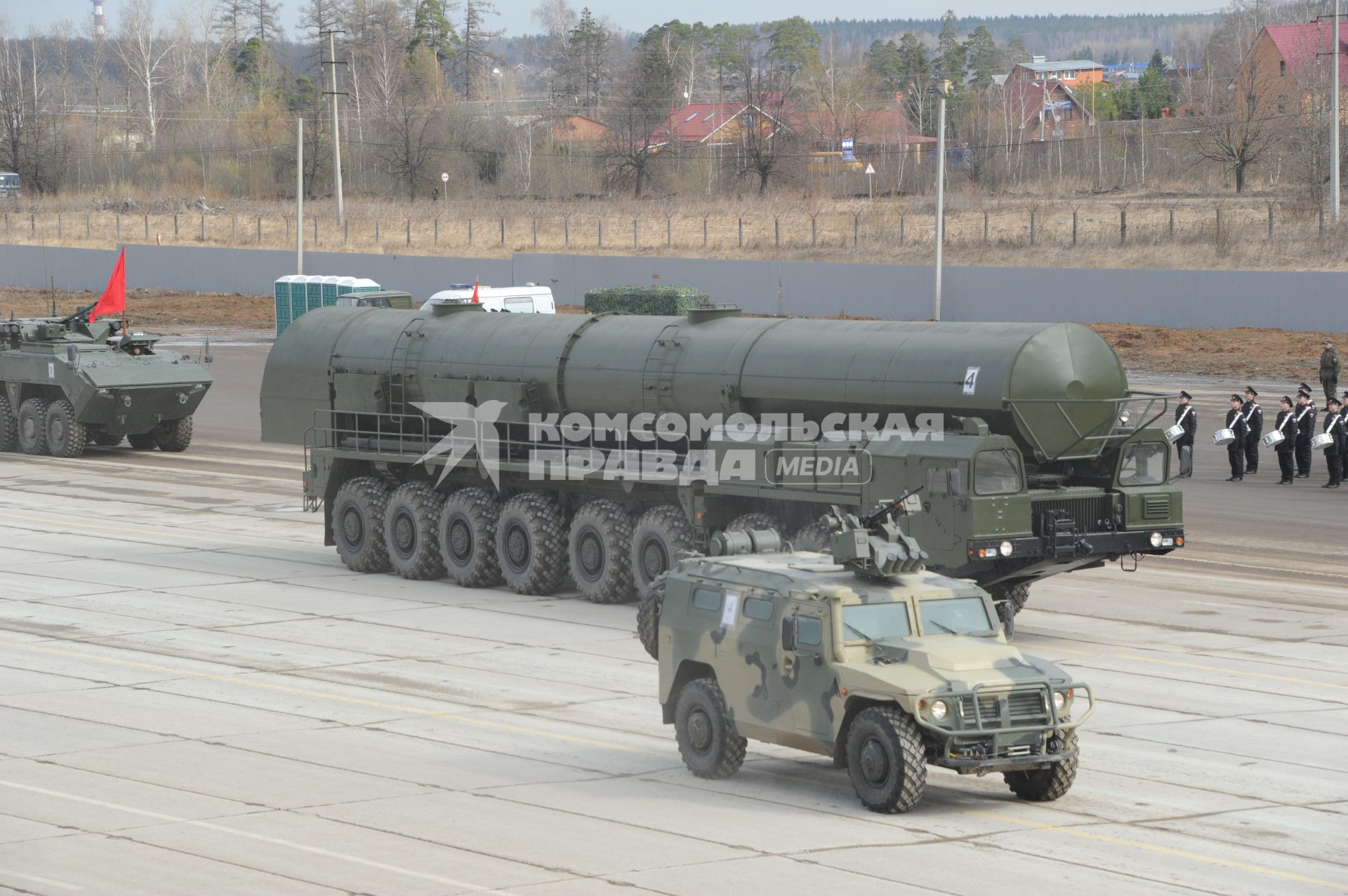 Алабино. Межконтинентальный ракетный комплекс Ярс механизированной колонны войск  на  репетиции военного парада, посвященного 71-й годовщине Победы в Великой Отечественной войне.