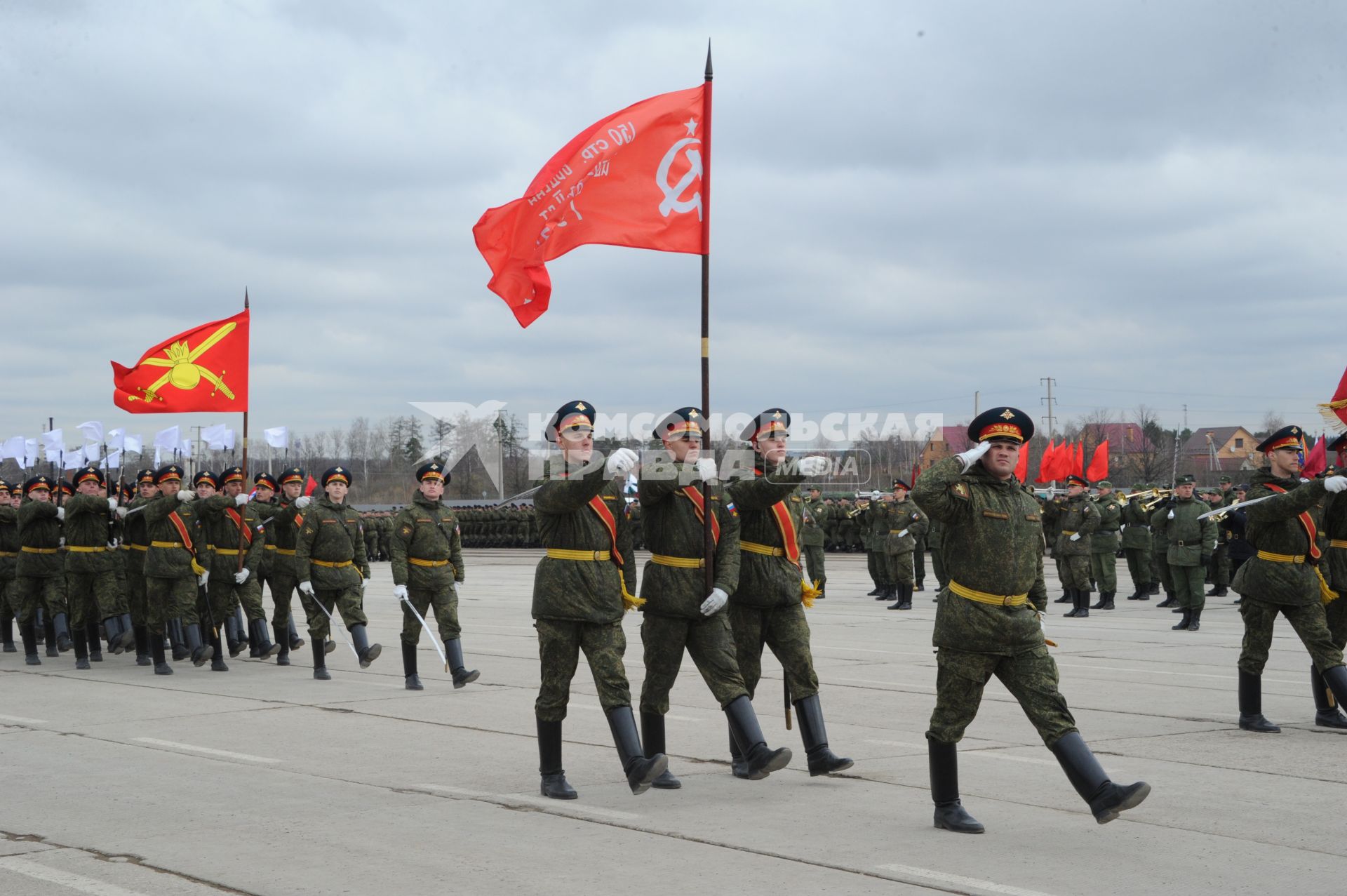 Алабино. Участники  пеших колонн парадного расчета войск  Московского гарнизона Центрального военного округа  на  репетиции военного парада, посвященного 71-й годовщине Победы в Великой Отечественной войне.