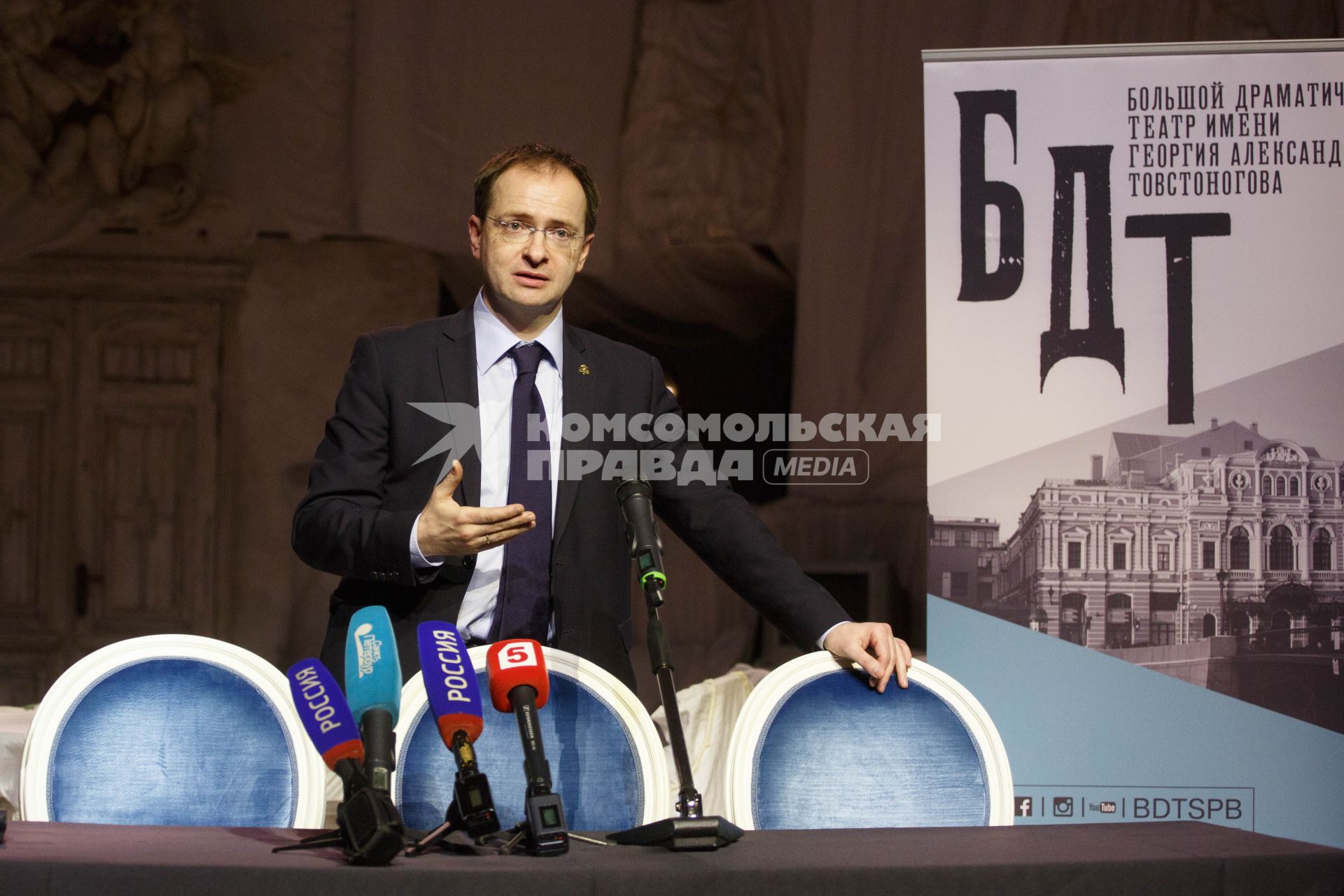 Санкт-Петербург. Министр культуры Владимир  Мединский
  во время встречи с  коллективом Большого драматического театра (БДТ) им. Товстоногова.