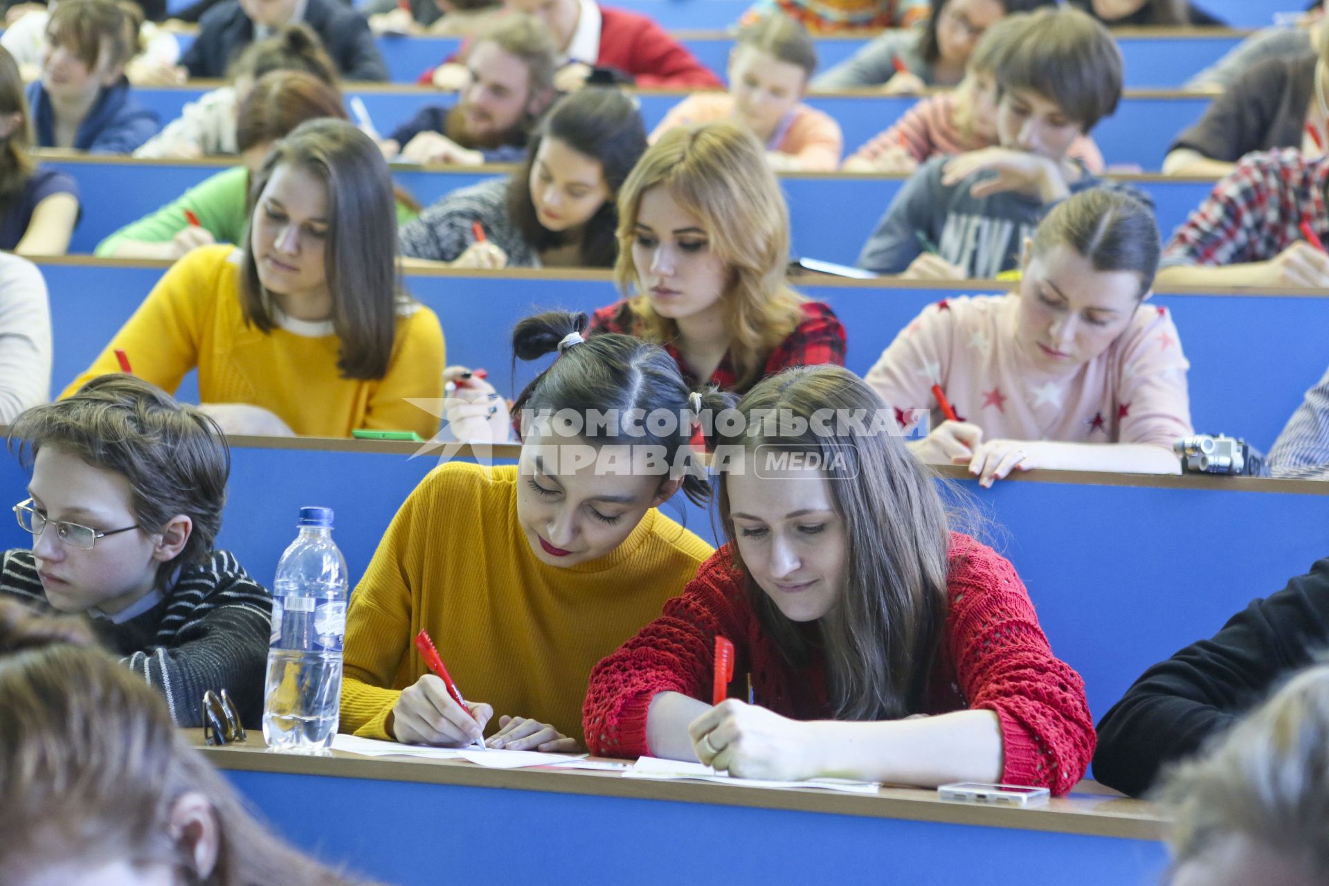 Санкт-Петербург. В ИТМО проходит `Тотальный диктант`.