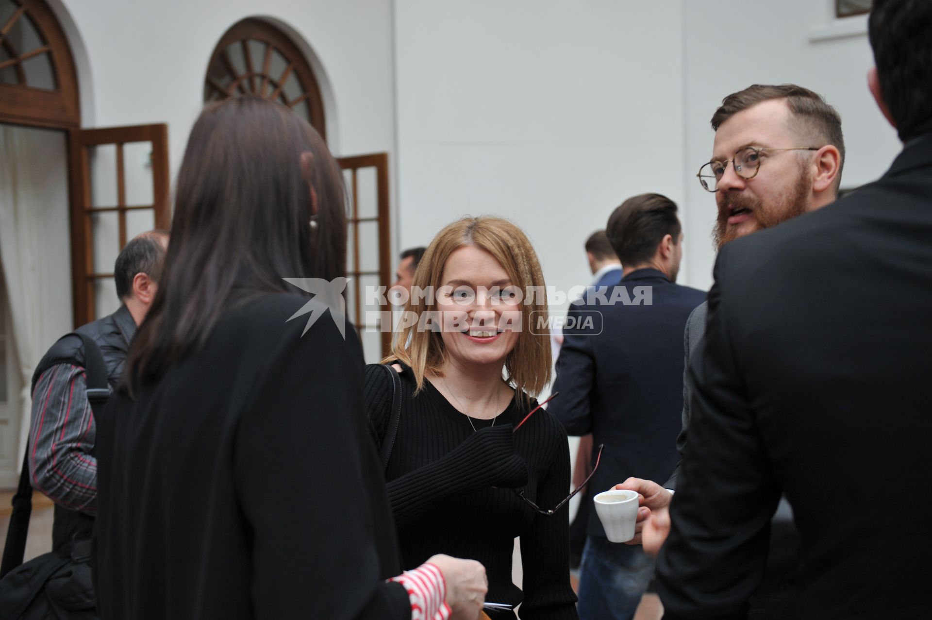 Москва. Актриса Виктория Толстоганова перед началом  XXII Церемонии вручения Российской Национальной театральной премии `Золотая Маска`  в Музыкальном театре имени К.С. Станиславского и В.И. Немировича-Данченко.