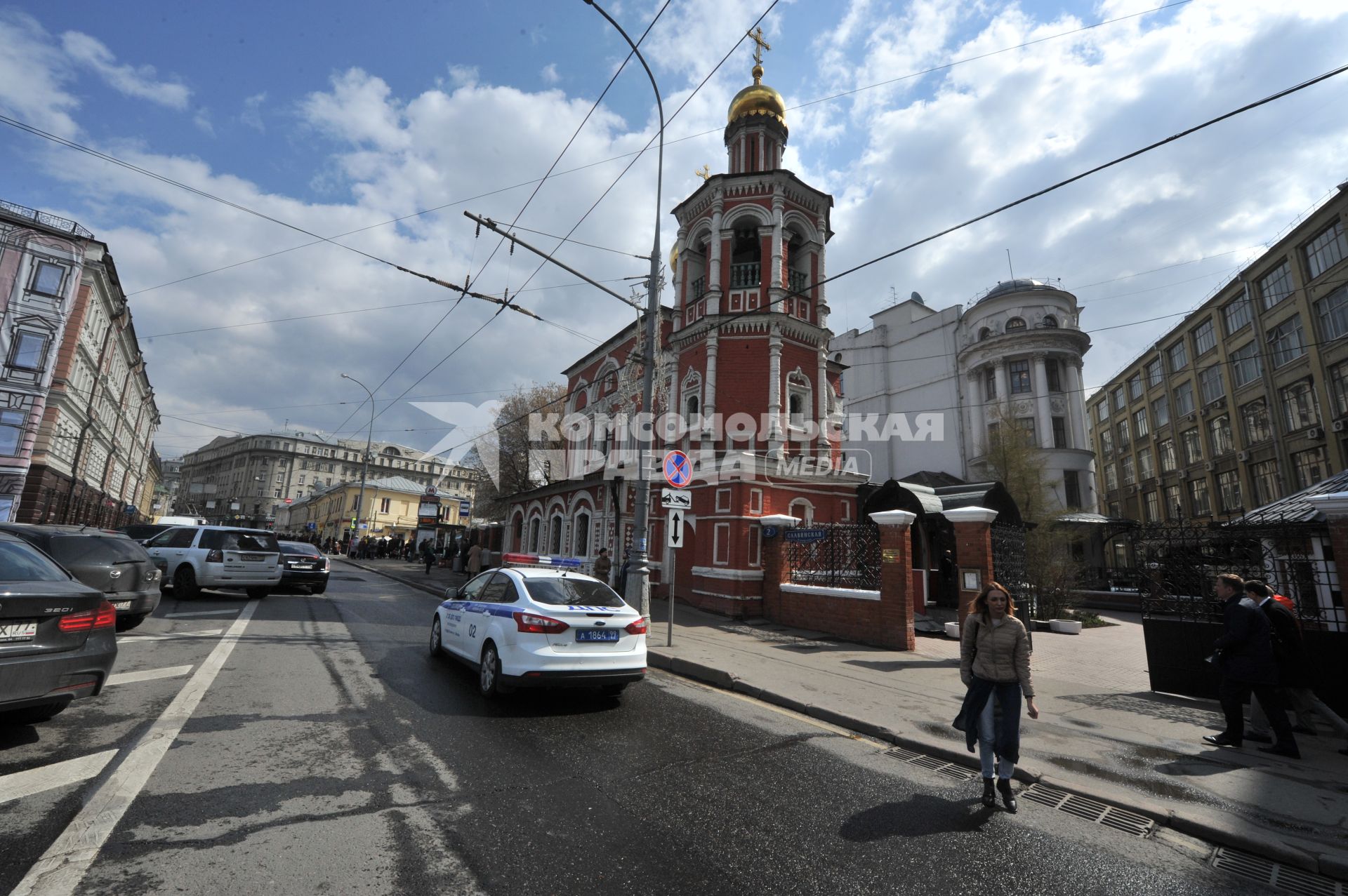 Москва.    Церковь Всех Святых на Кулишках  на Славянской площади.