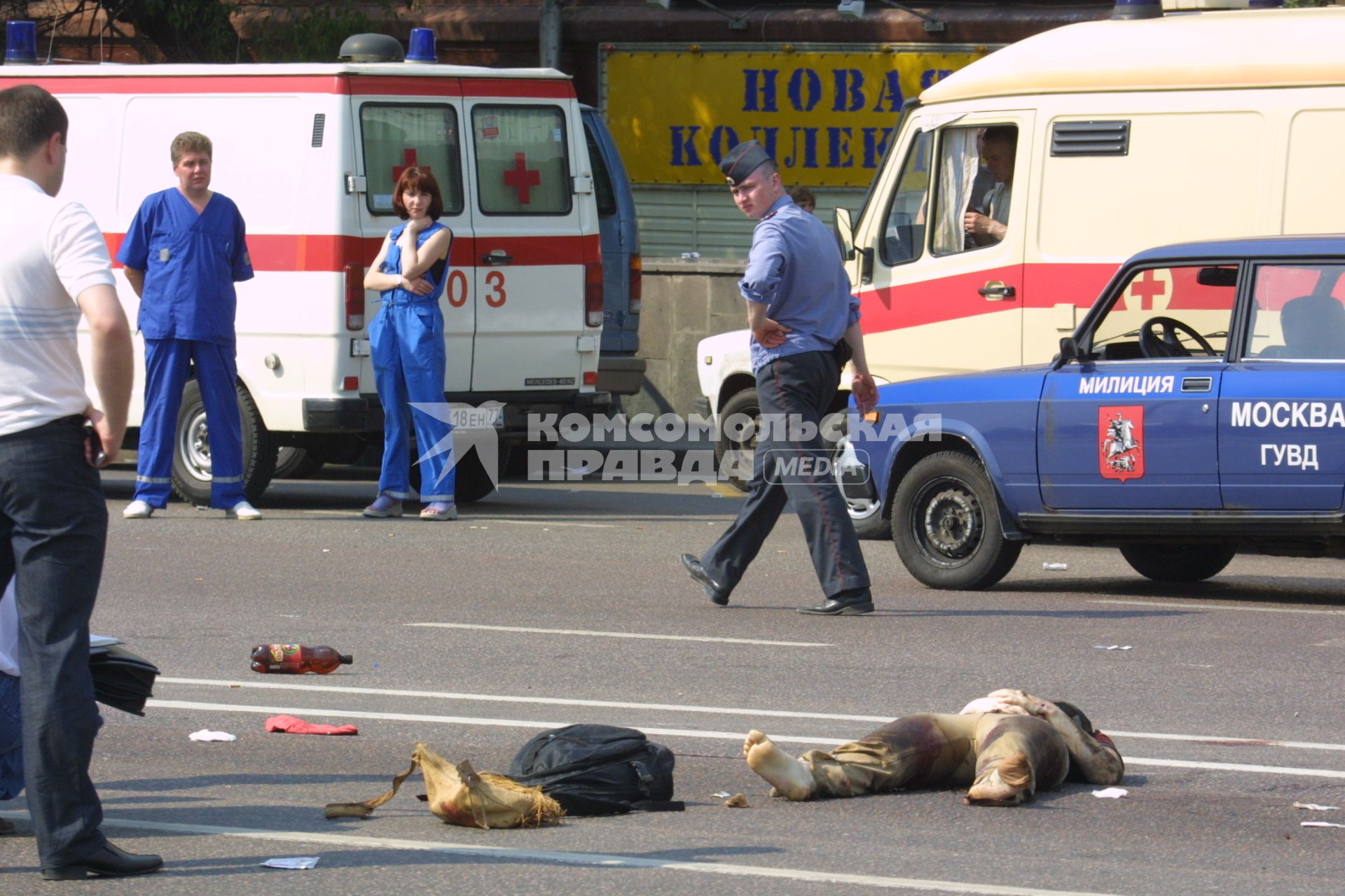 Москва. На месте взрыва во время рок-фестиваля `Крылья` на Тушинском аэродроме  5 июля 2003 года.