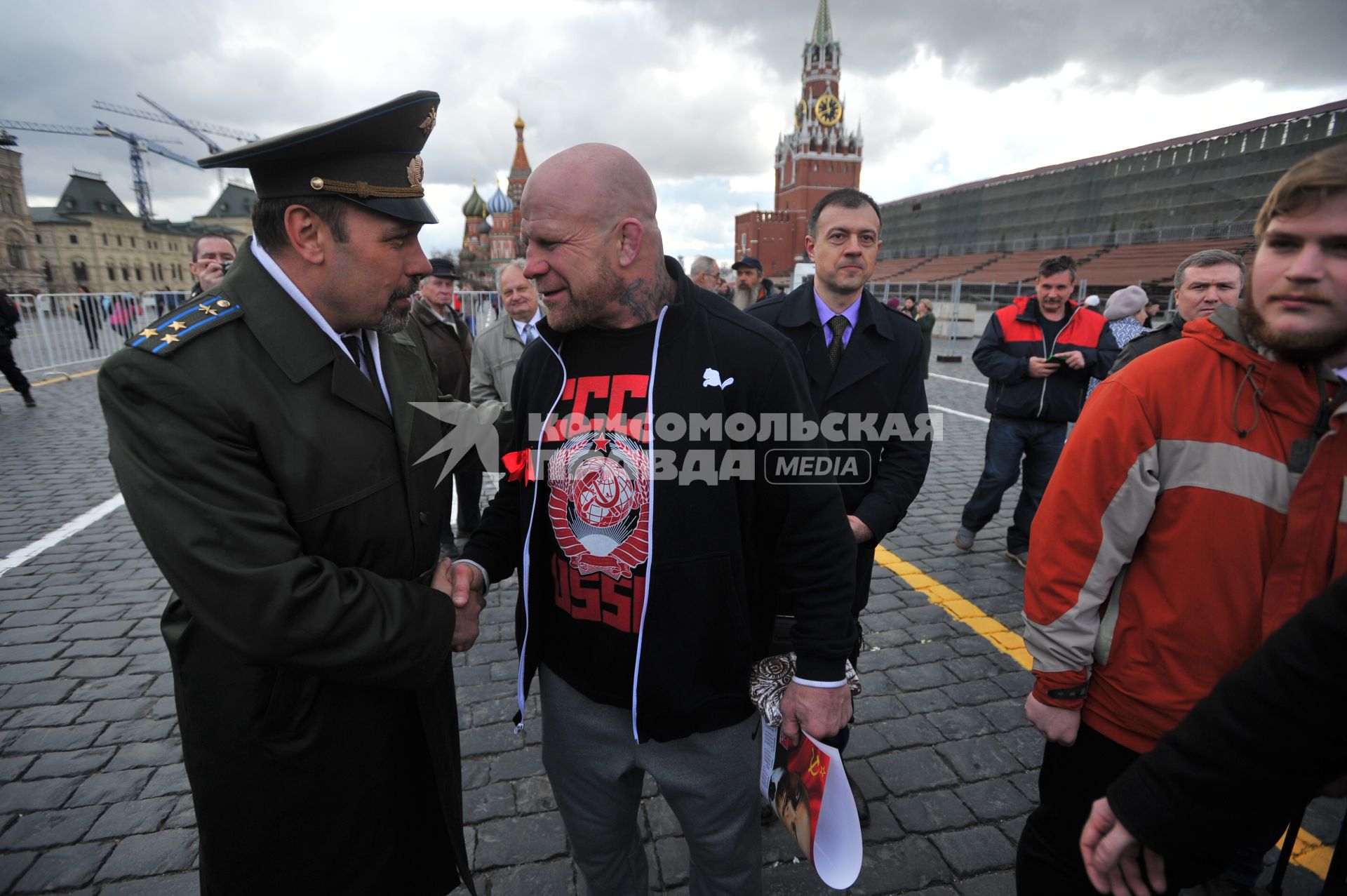 Москва. В день рождения Владимира Ильича Ленина американский боец смешанных единоборств Джефф Монсон посетил  Мавзолей Ленина.