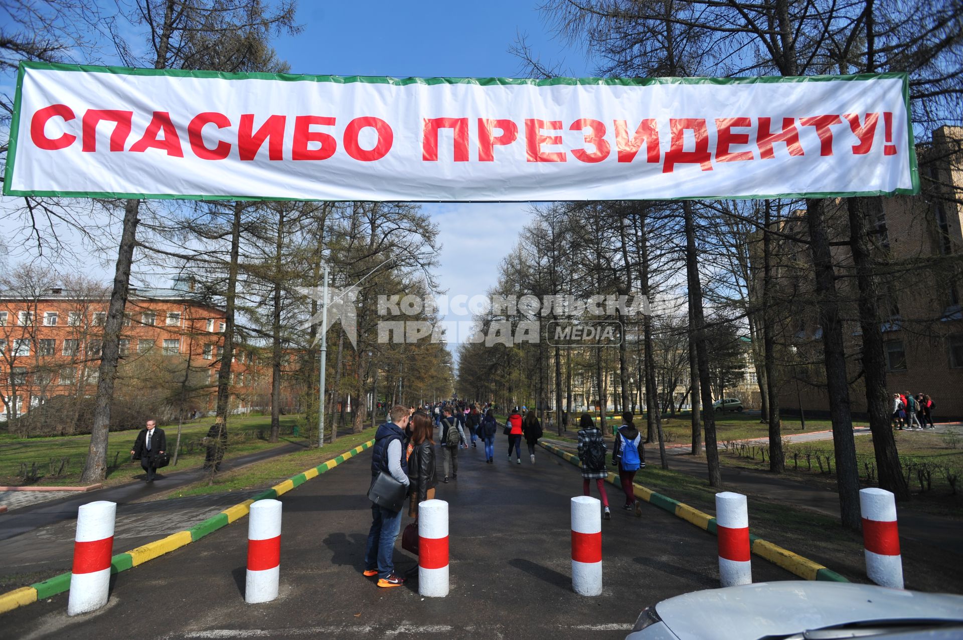 Москва. Транспорант с благодарностью Путину  за защиту Тимирязевского лесопарка.