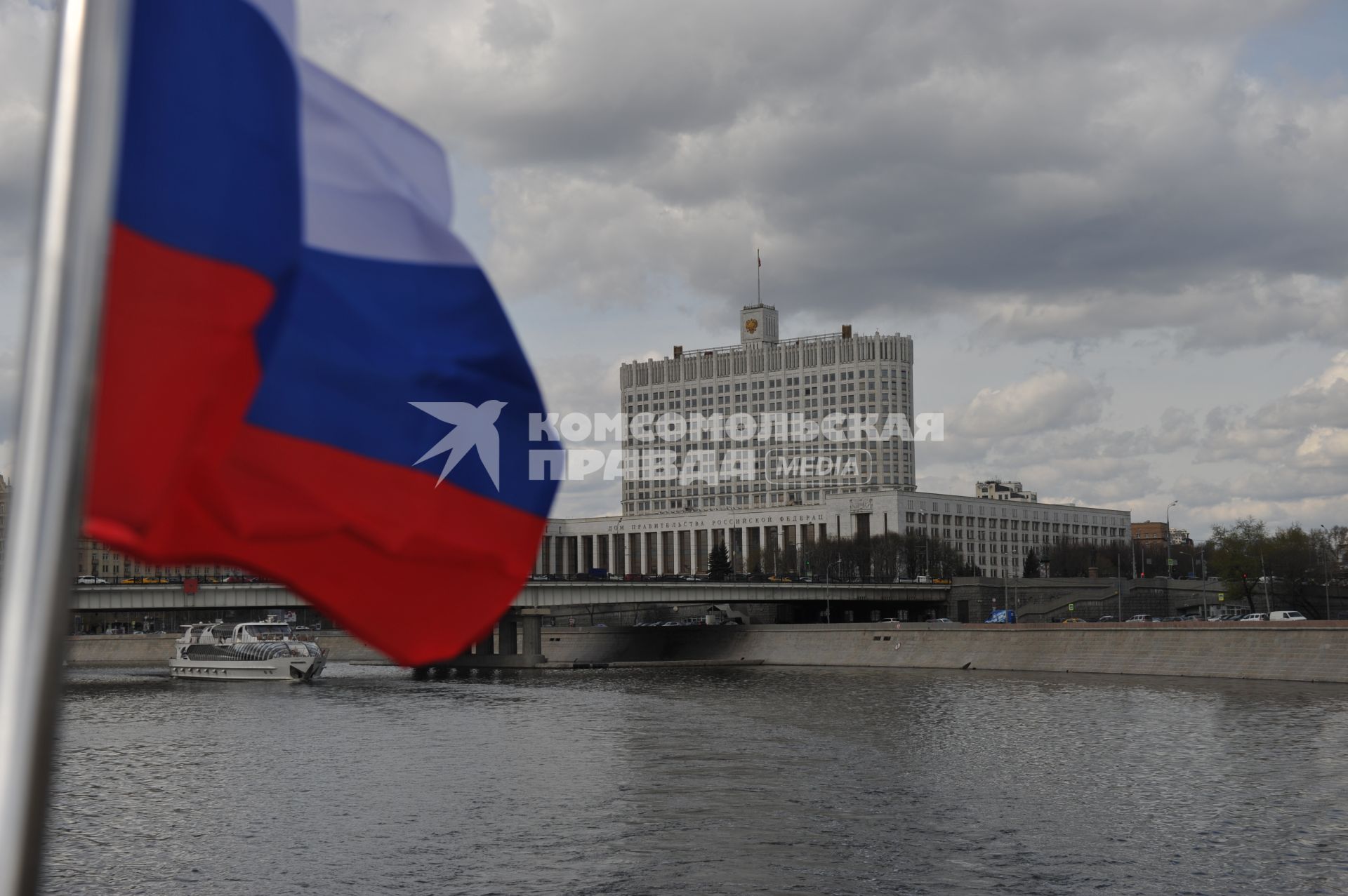 Москва. Сезон навигации по Москве-реке  открылся парадом пассажирских  судов.