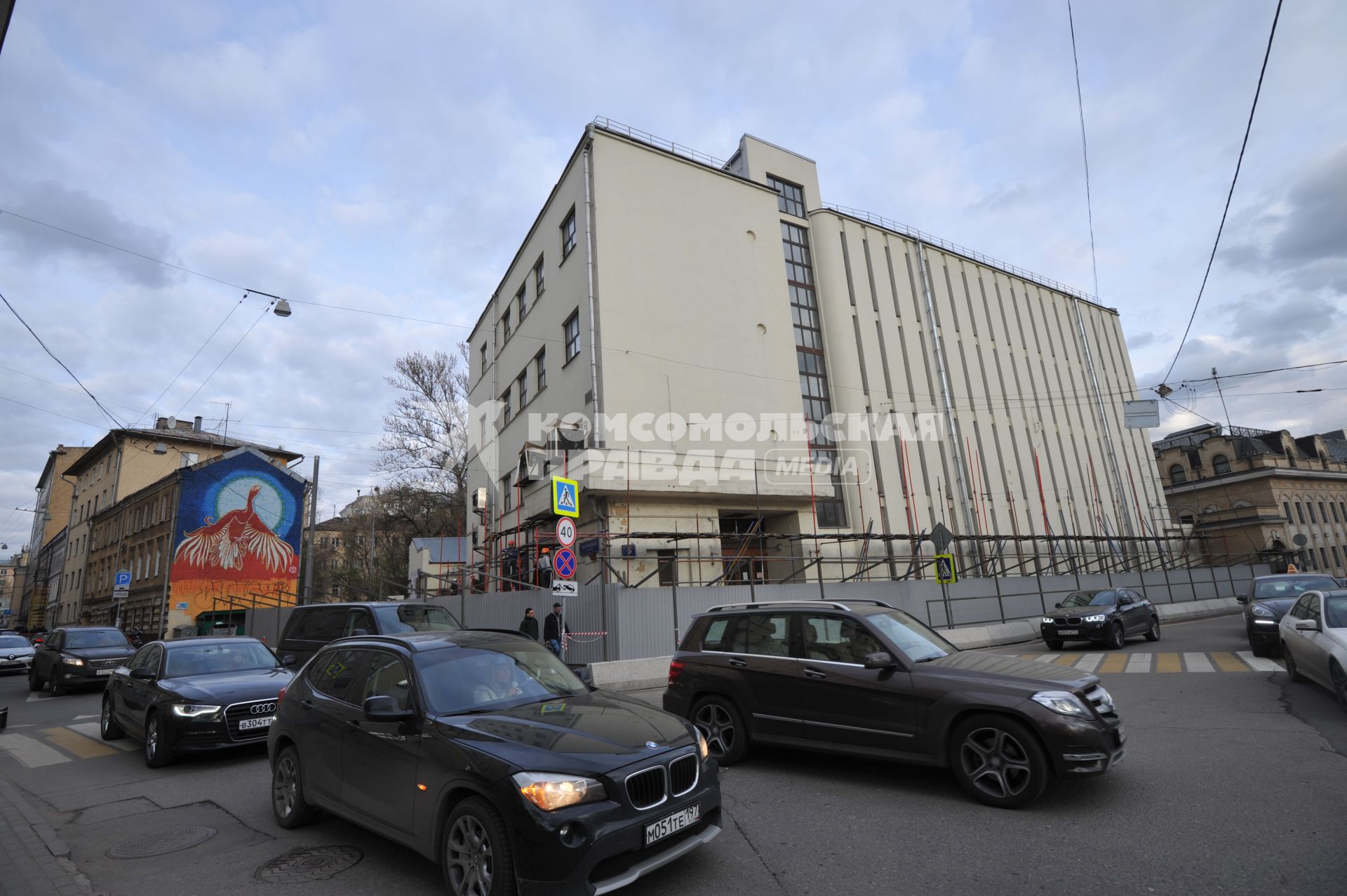 Москва. Таганская АТС, построенная на Покровском бульваре по проекту архитектора  Василия Мартынова ,подготовлена к сносу.