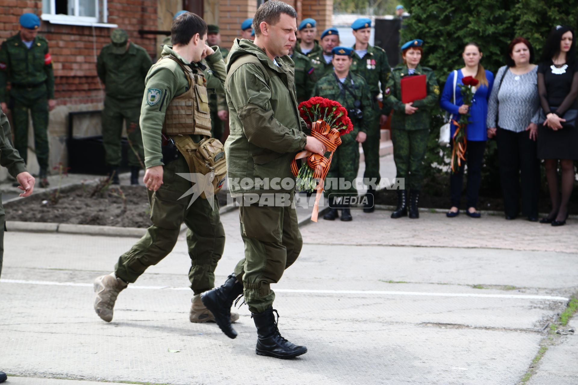 Украина, Донецк. Глава ДНР Александр Захарченко на открытии мемориальной доски полковнику Евгению Кононову в 3 отдельном батальоне спецназа республиканской Гвардии ДНР.