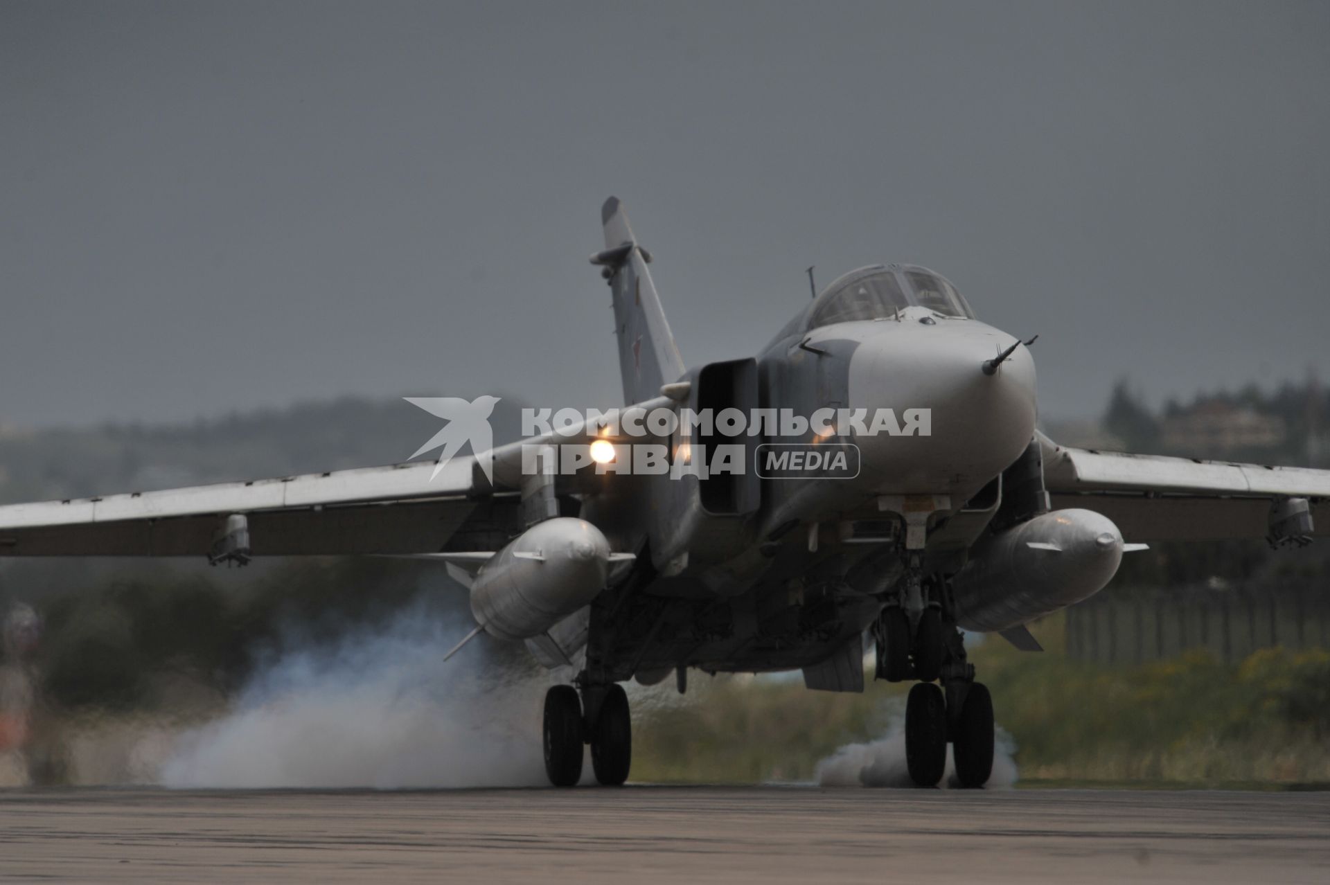 Сирия. Российские бомбардировщики Су-24 на авиабазе `Хмеймим`