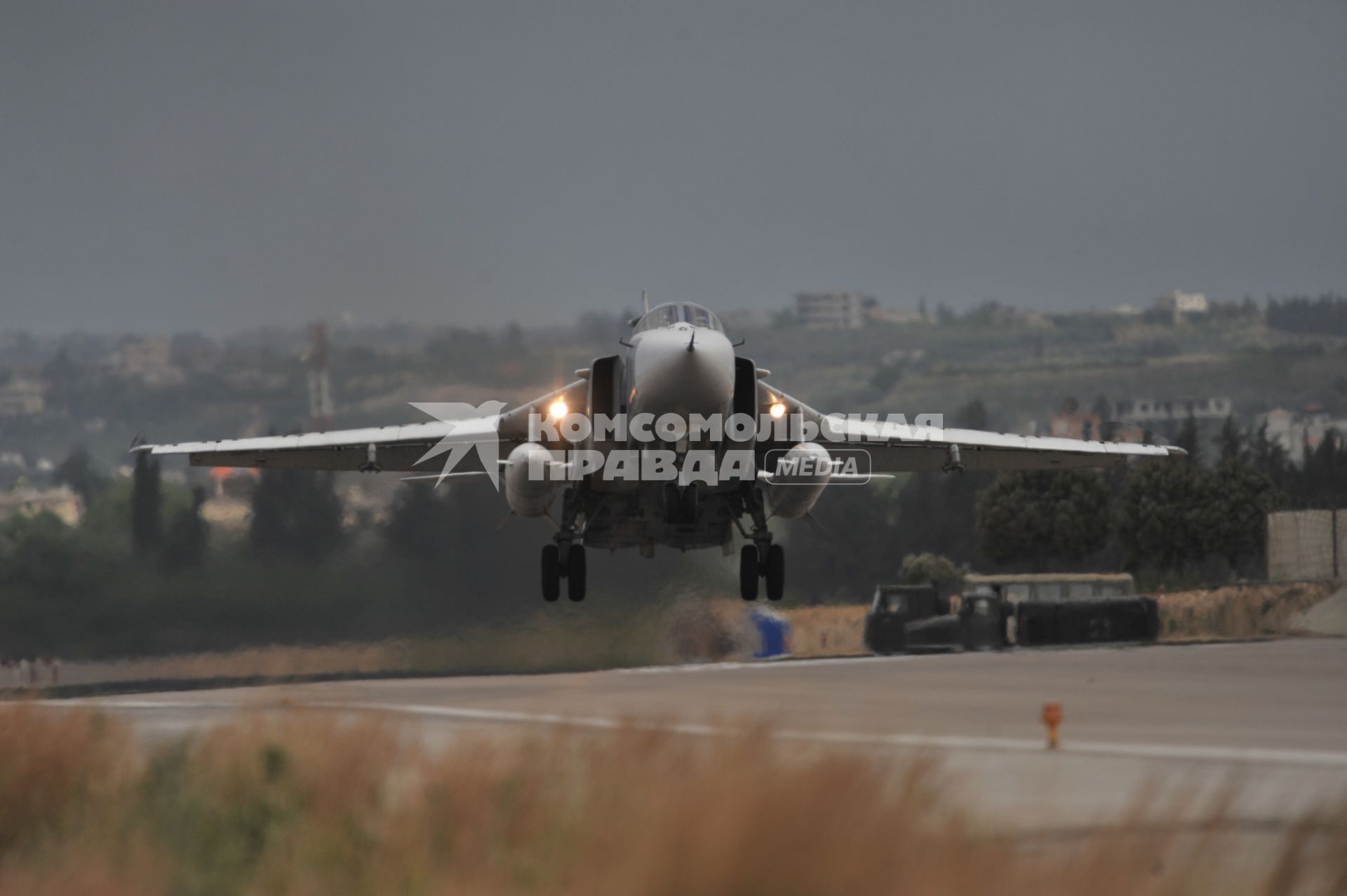 Сирия. Российские бомбардировщики Су-24 на авиабазе `Хмеймим`