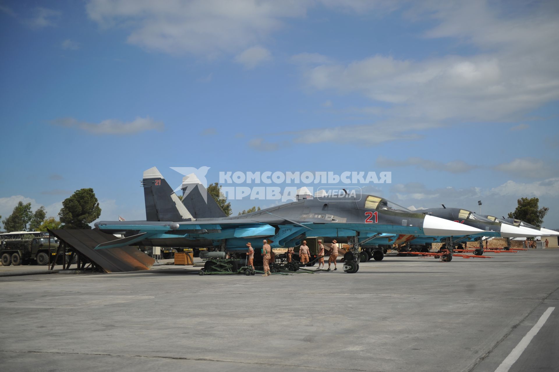 Сирия.  Российский  истребитель-бомбардировщик Су-34 на авиабазе `Хмеймим`