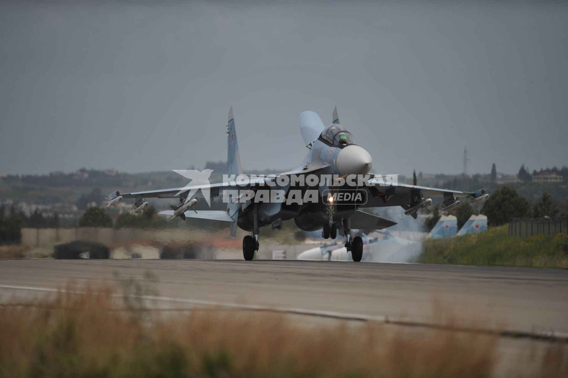 Сирия.  Российский  истребитель-бомбардировщик Су-34 на авиабазе `Хмеймим`