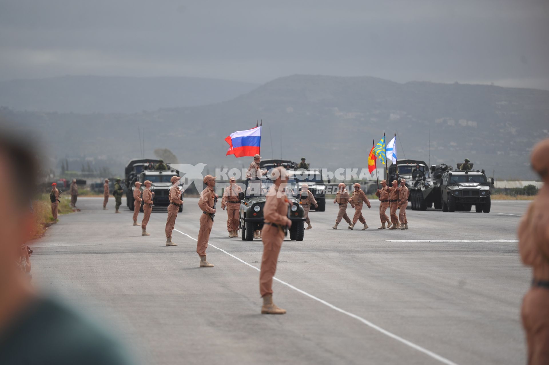 Сирия.  Парадные расчеты военнослужащих на репетиции военного парада,посвященного 71-й годовщине Победы в Великой Отечественной войне, на авиабазе `Хмеймим`.