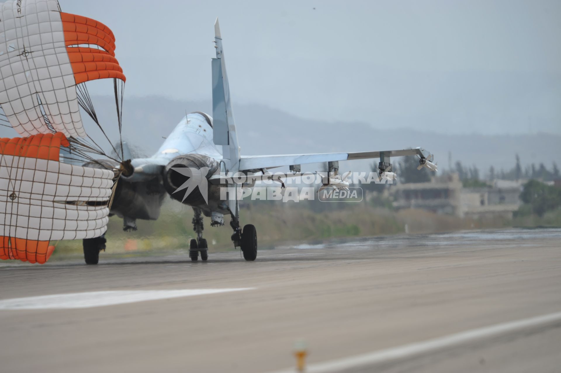 Сирия.  Российский  истребитель-бомбардировщик Су-34 на авиабазе `Хмеймим`