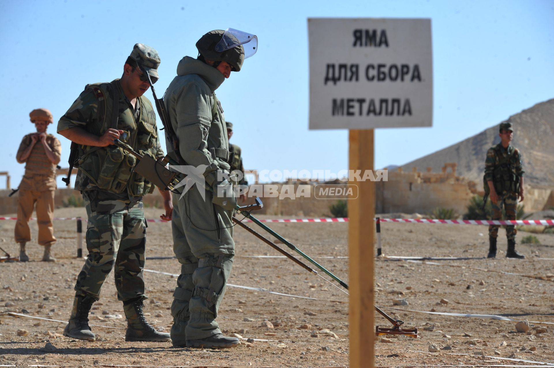 Сирия. Пальмира.  Обучение сирийских солдат российскими военнослужащими поисковой тактике и обнаружению взрывных устройств.