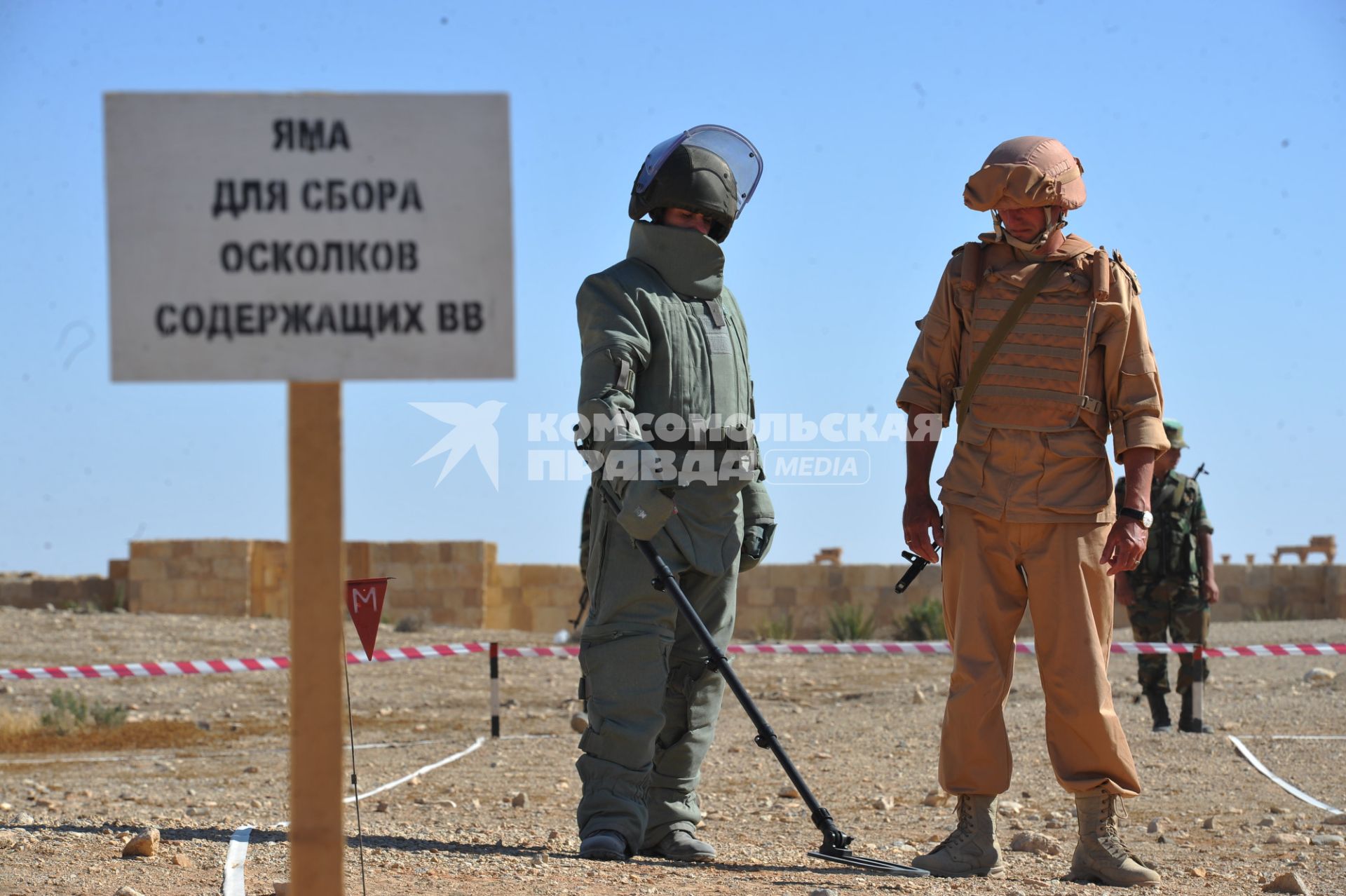 Сирия. Пальмира.  Обучение сирийских солдат российскими военнослужащими поисковой тактике и обнаружению взрывных устройств.