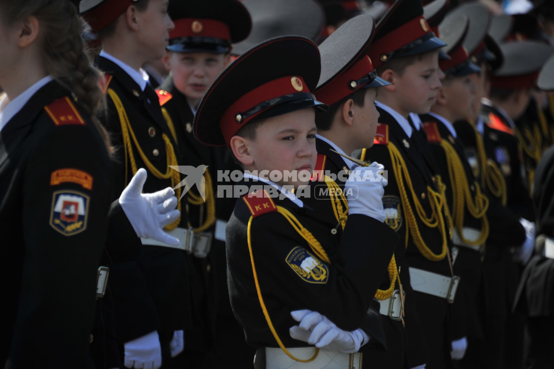 Москва.  Учащиеся кадетского корпуса на  московском параде  кадетов, посвященном 71 - годовщине Победы в Великой Отечественной войне и 75-летнему юбилею битвы под Москвой, на Поклонной  горе.