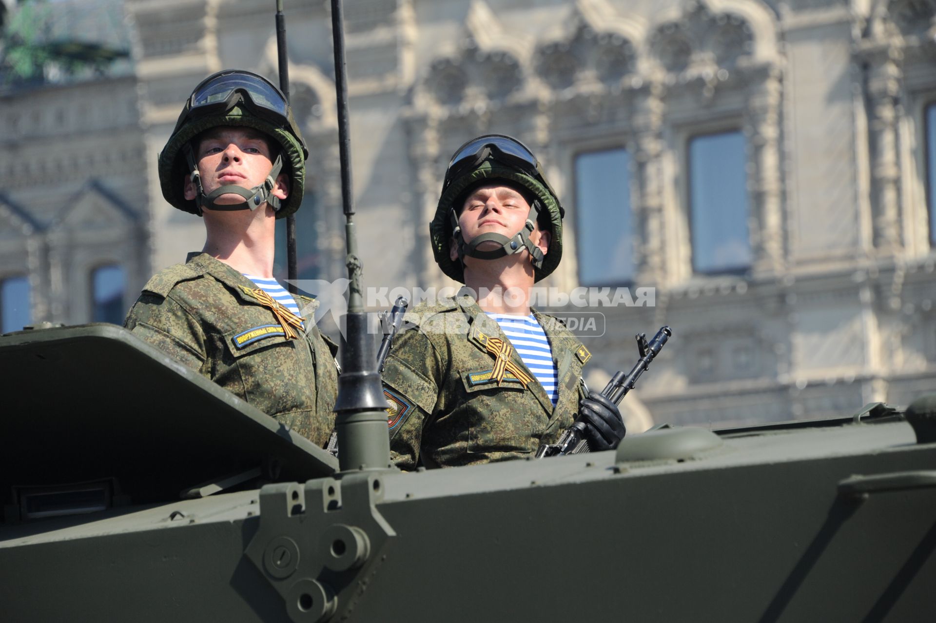 Москва.  Военнослужащие  на Красной площади во время военного парада, посвященного 71-й годовщине Победы в Великой Отечественной войне.