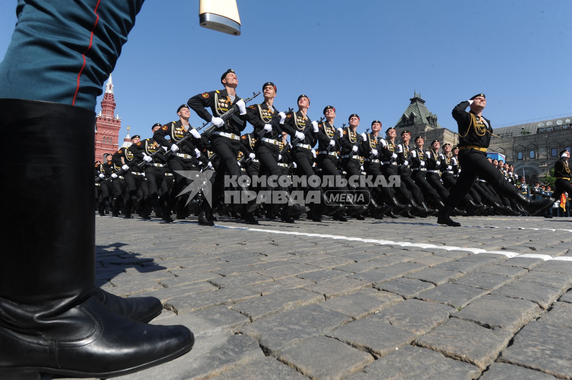 Москва.   Военнослужащие парадных расчетов  на Красной площади во время военного парада, посвященного 71-й годовщине Победы в Великой Отечественной войне.