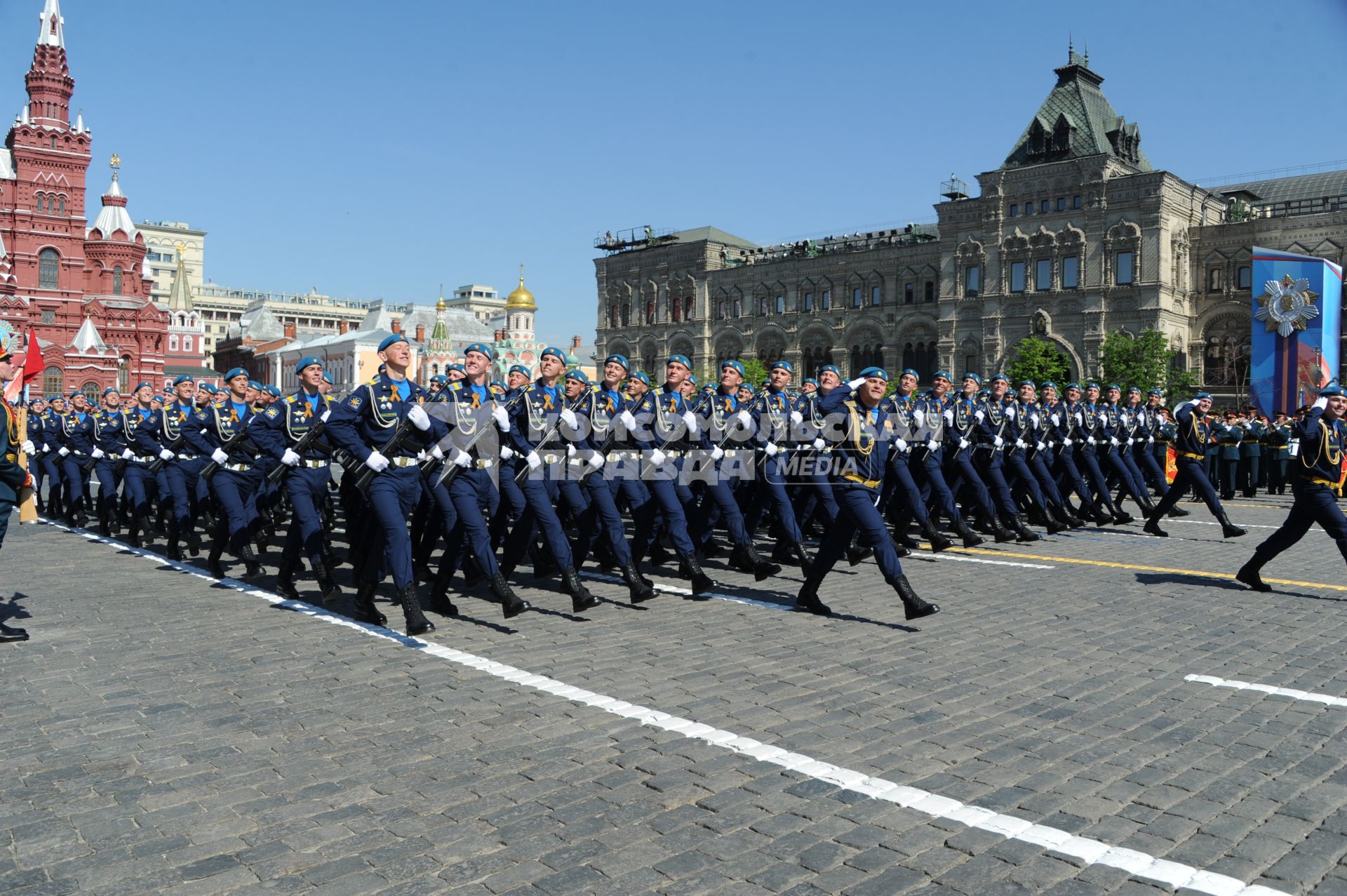 Москва.   Военнослужащие на Красной площади во время военного парада, посвященного 71-й годовщине Победы в Великой Отечественной войне.