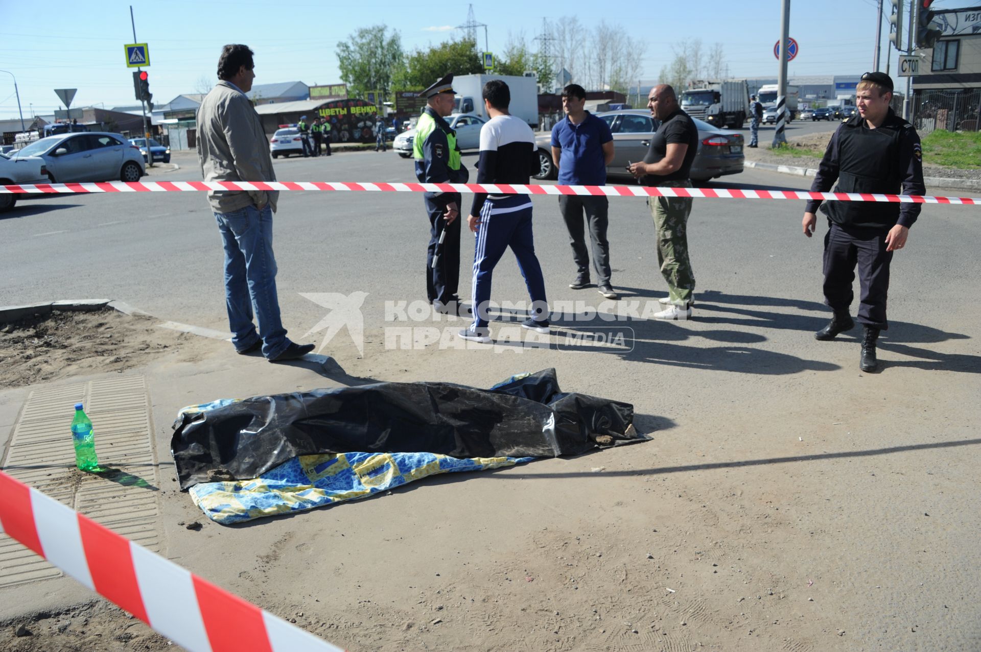 Москва.    На Хованском кладбище, где в результате массовой драки со стрельбой погибли люди.