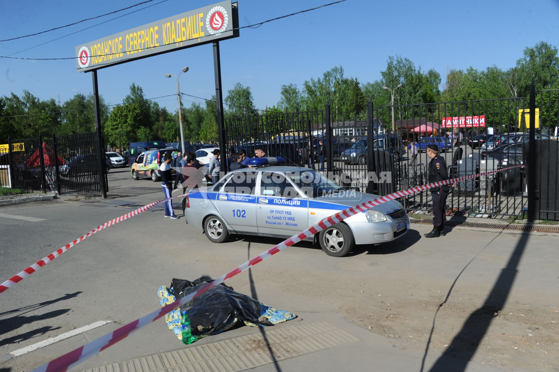 Москва.    На Хованском кладбище, где в результате массовой драки со стрельбой погибли люди.