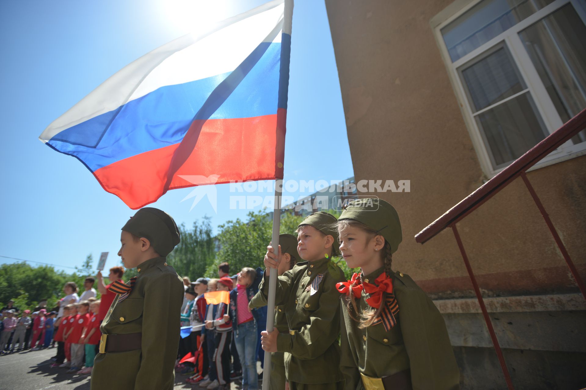 Ставрополь. Воспитанники детских садов соревновались в ловкости и эрудиции во время проведения военно-патриотической игры `Зарничка`.