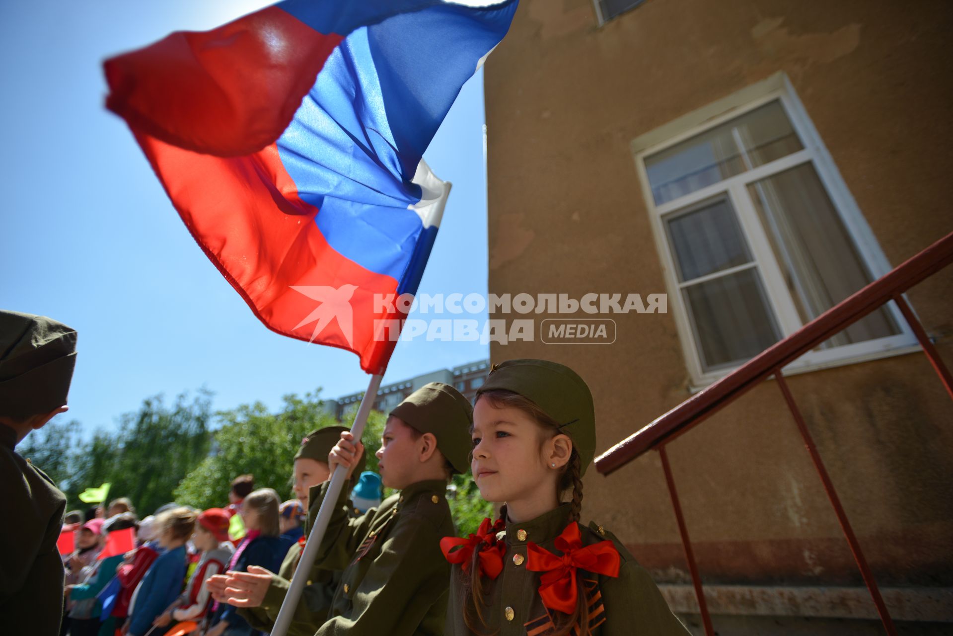 Ставрополь. Воспитанники детских садов соревновались в ловкости и эрудиции во время проведения военно-патриотической игры `Зарничка`.