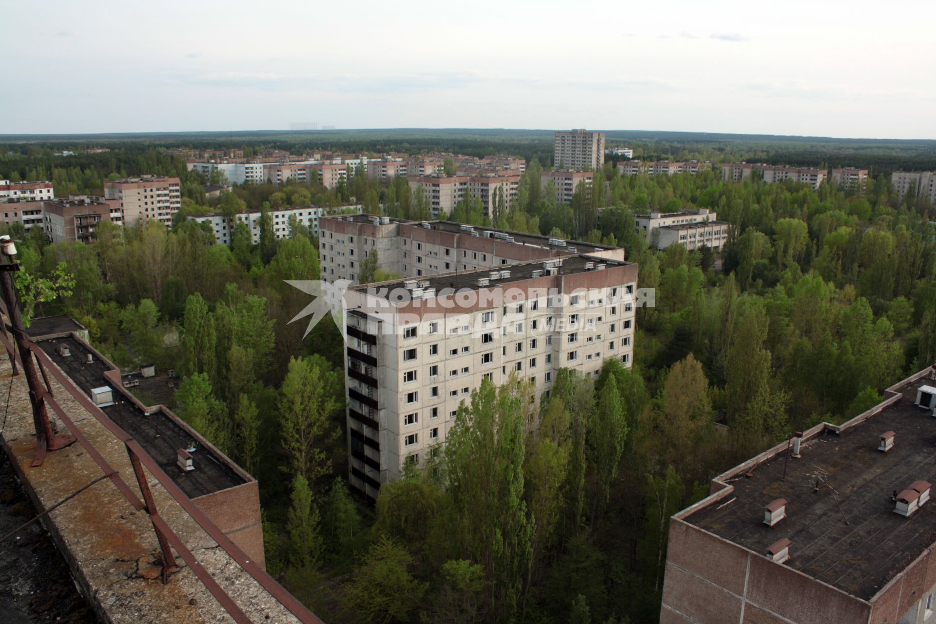 Украина.Зона отчуждения, город Припять, вид с крыши высотки на улице Героев Сталинграда.