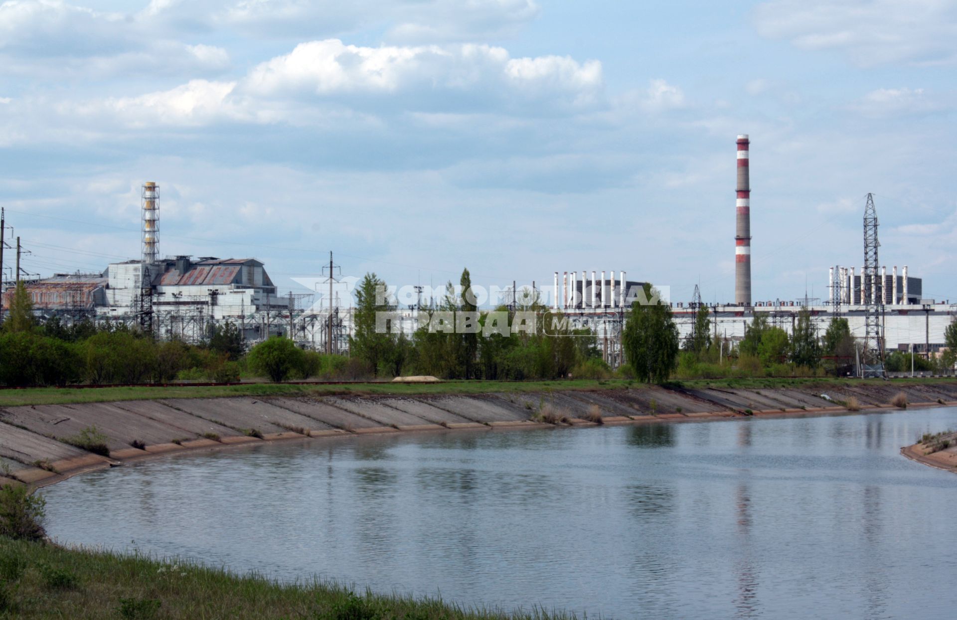 Украина. Чернобыльская АЭС, вид на все четыре энергоблока.