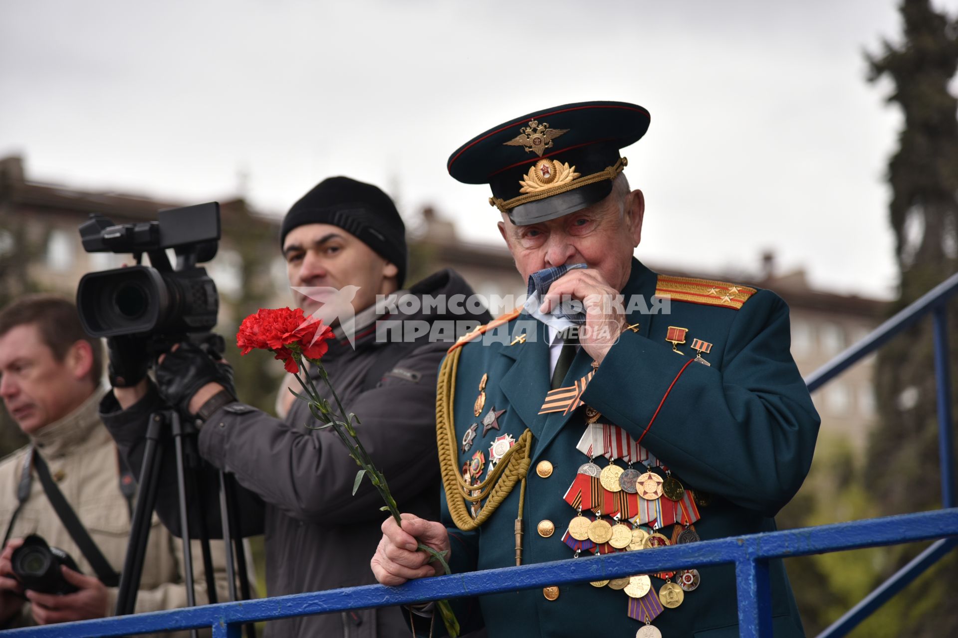 Новосибирск. Ветеран   во время военного парада, посвященного 71-й годовщине Победы в Великой Отечественной войне.