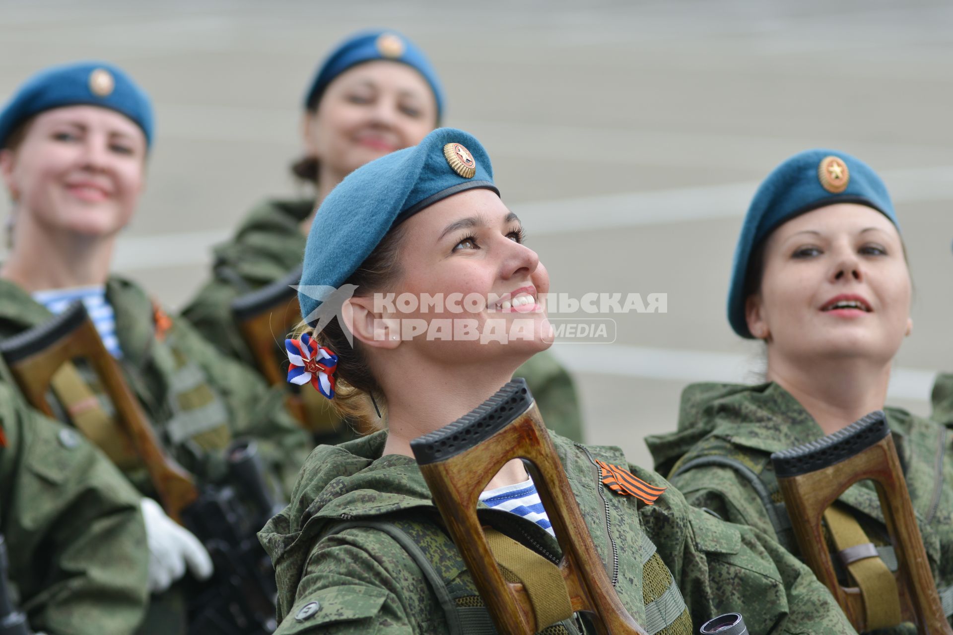 Ставрополь.   Военнослужащие во время военного парада, посвященного 71-й годовщине Победы в Великой Отечественной войне.