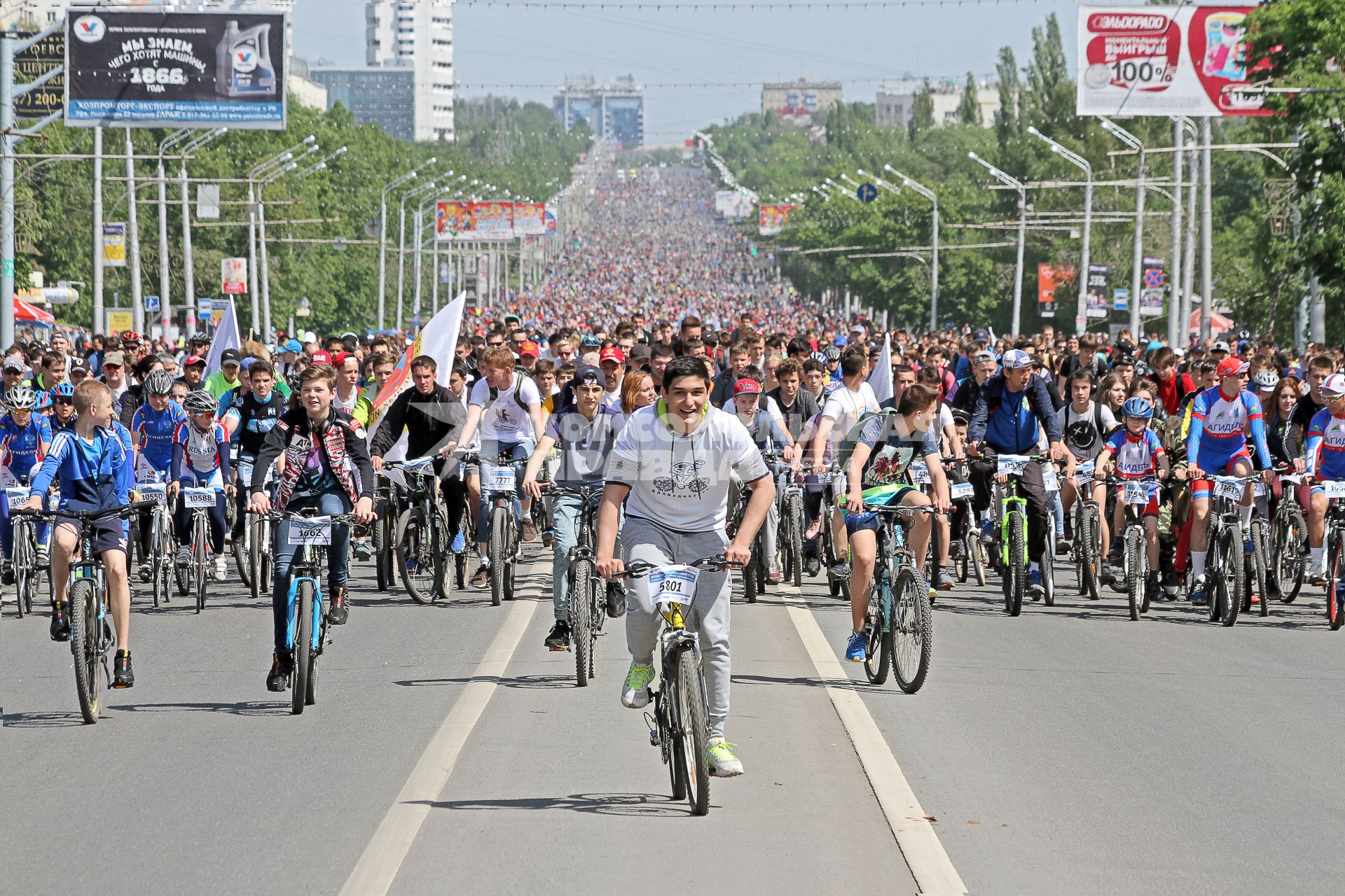 Уфа. В городе  стартовал фестиваль  `День 1000 велосипедистов`.