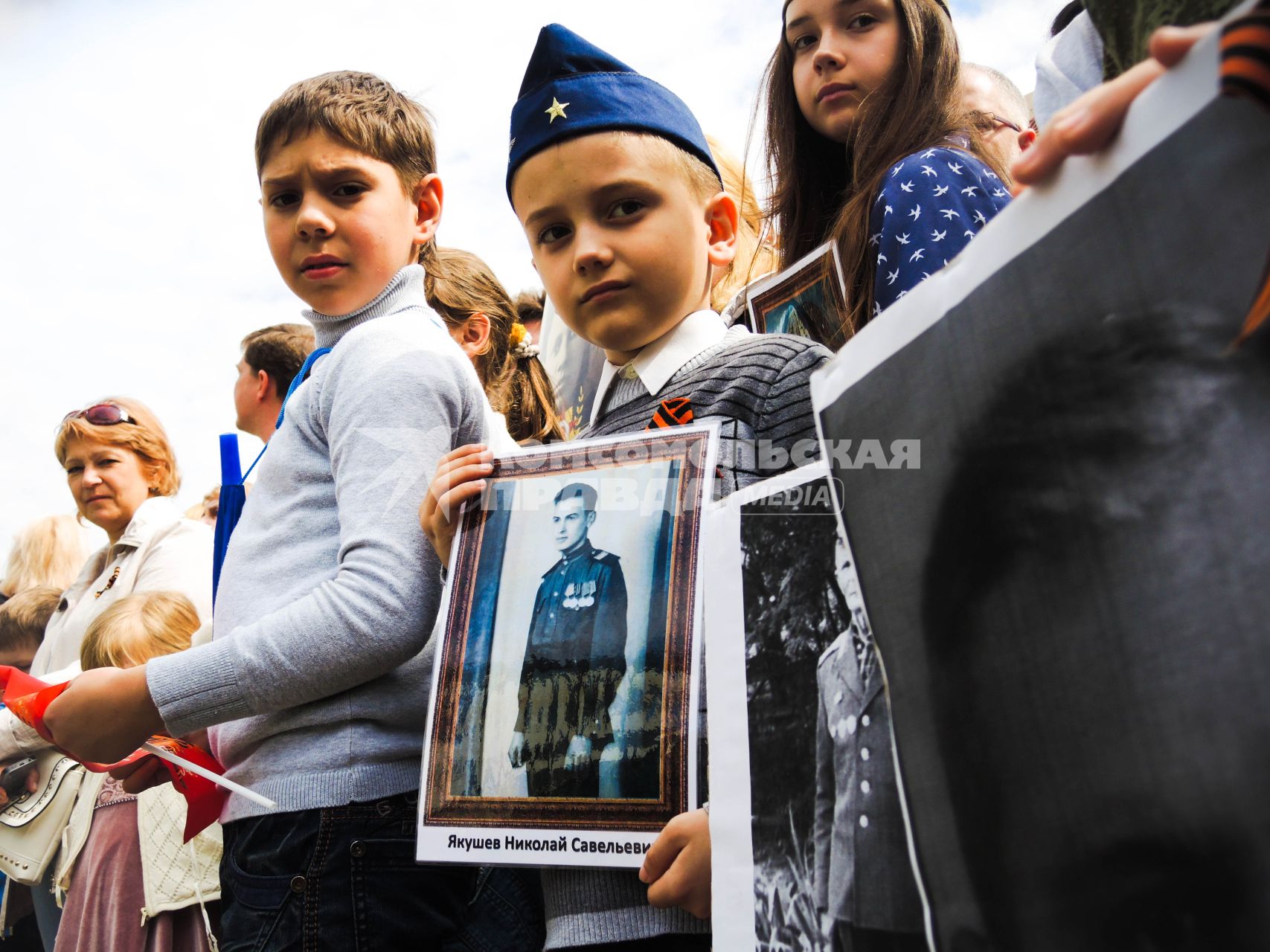 Украина. Донецк. В день победы 9 мая по улицам города прошло шествие `Бессмертный полк` в честь 71-й годовщины Победы в Великой Отечественной войне.