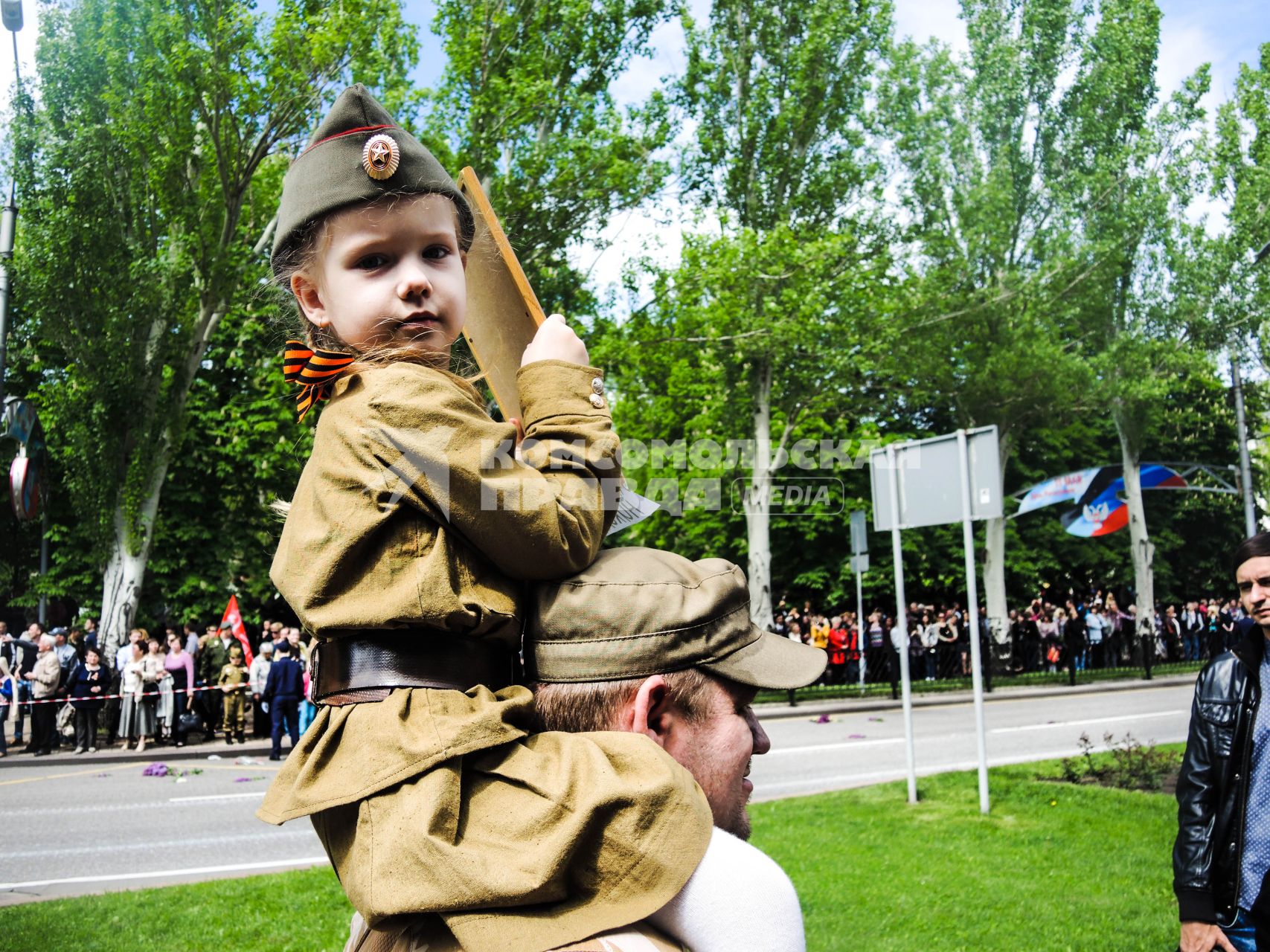 Украина. Донецк. В день победы 9 мая по улицам города прошло шествие `Бессмертный полк` в честь 71-й годовщины Победы в Великой Отечественной войне.