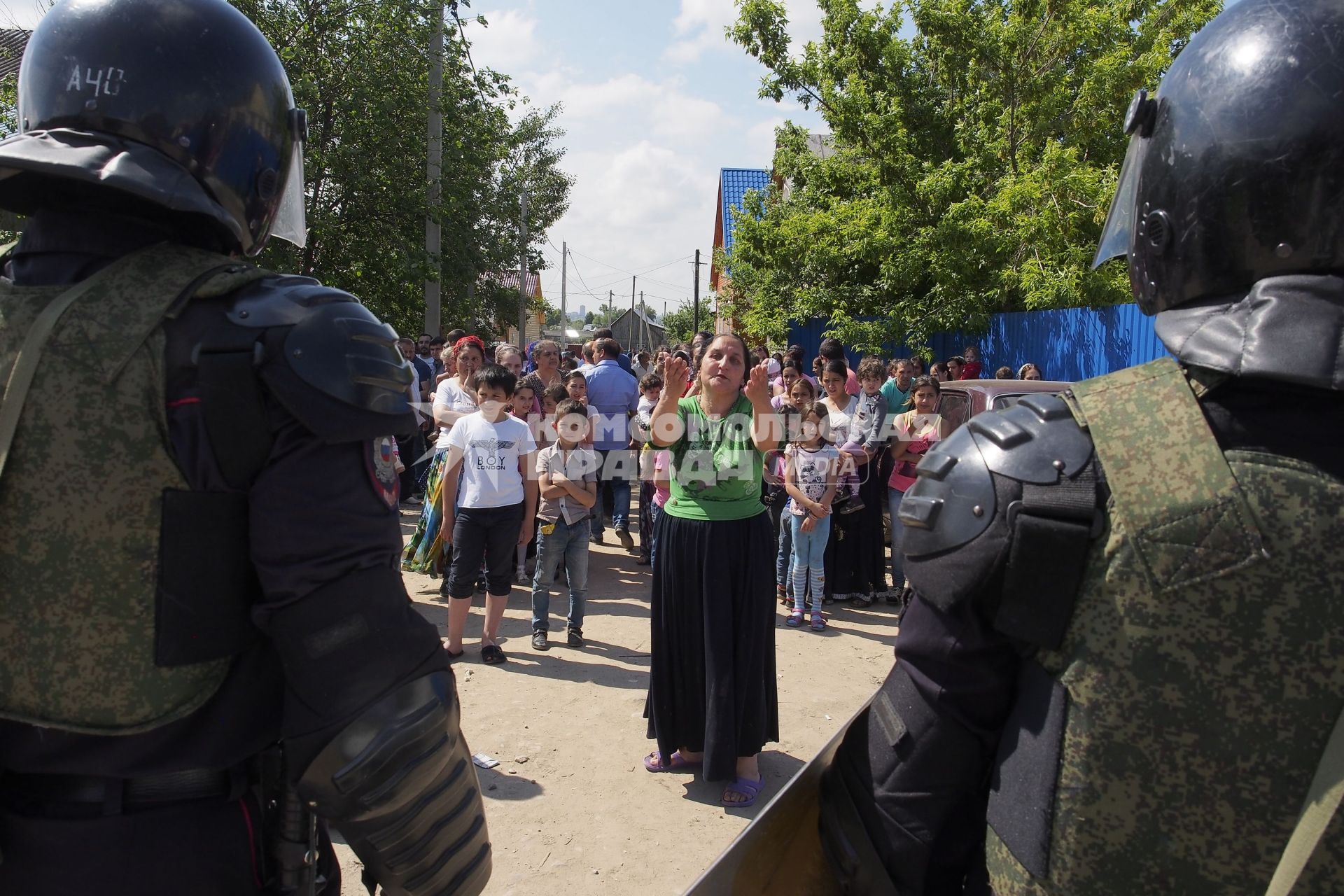 Тульская область. Снос незаконно построенных домов в цыганском поселении в поселке Плеханово.