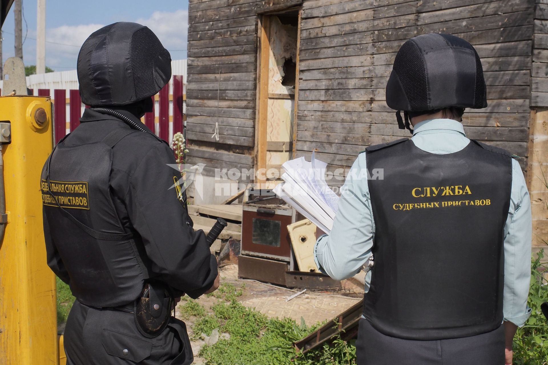 Тульская область. Снос незаконно построенных домов в цыганском поселении в поселке Плеханово.