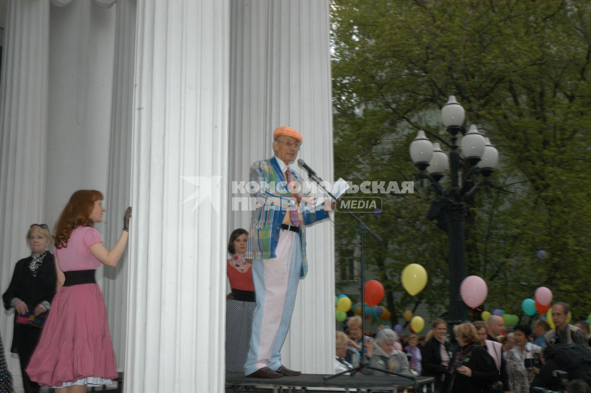 Диск97. Фестиваль ЧЕРЕШНЕВЫЙ ЛЕС. Воскресник театра СОВРЕМЕННИК. 2006 год. На снимке: поэт Евтушенко Евгений