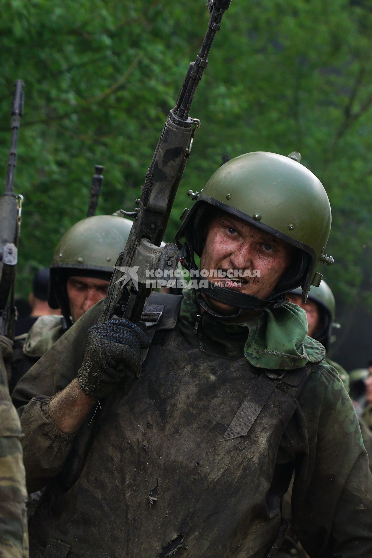 Екатеринбург. База ОМОН. Сотрудники полиции - кандидаты на зачисление в отряд ОМОН, во время квалификационного теста на право ношения черного берета ОМОН