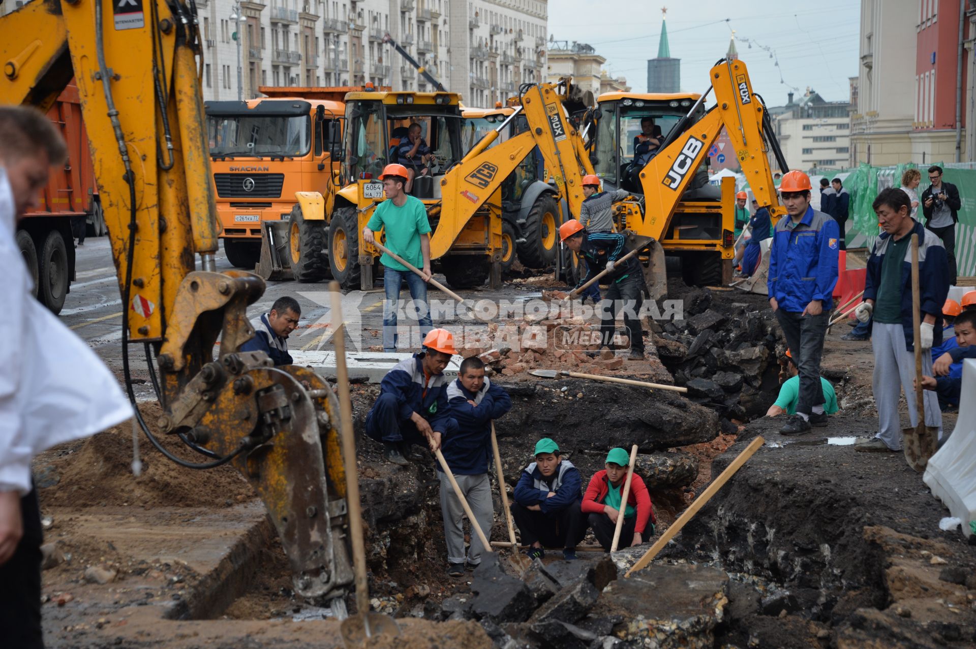 Москва. Ремонтные работы по благоустройству на Тверской улице.