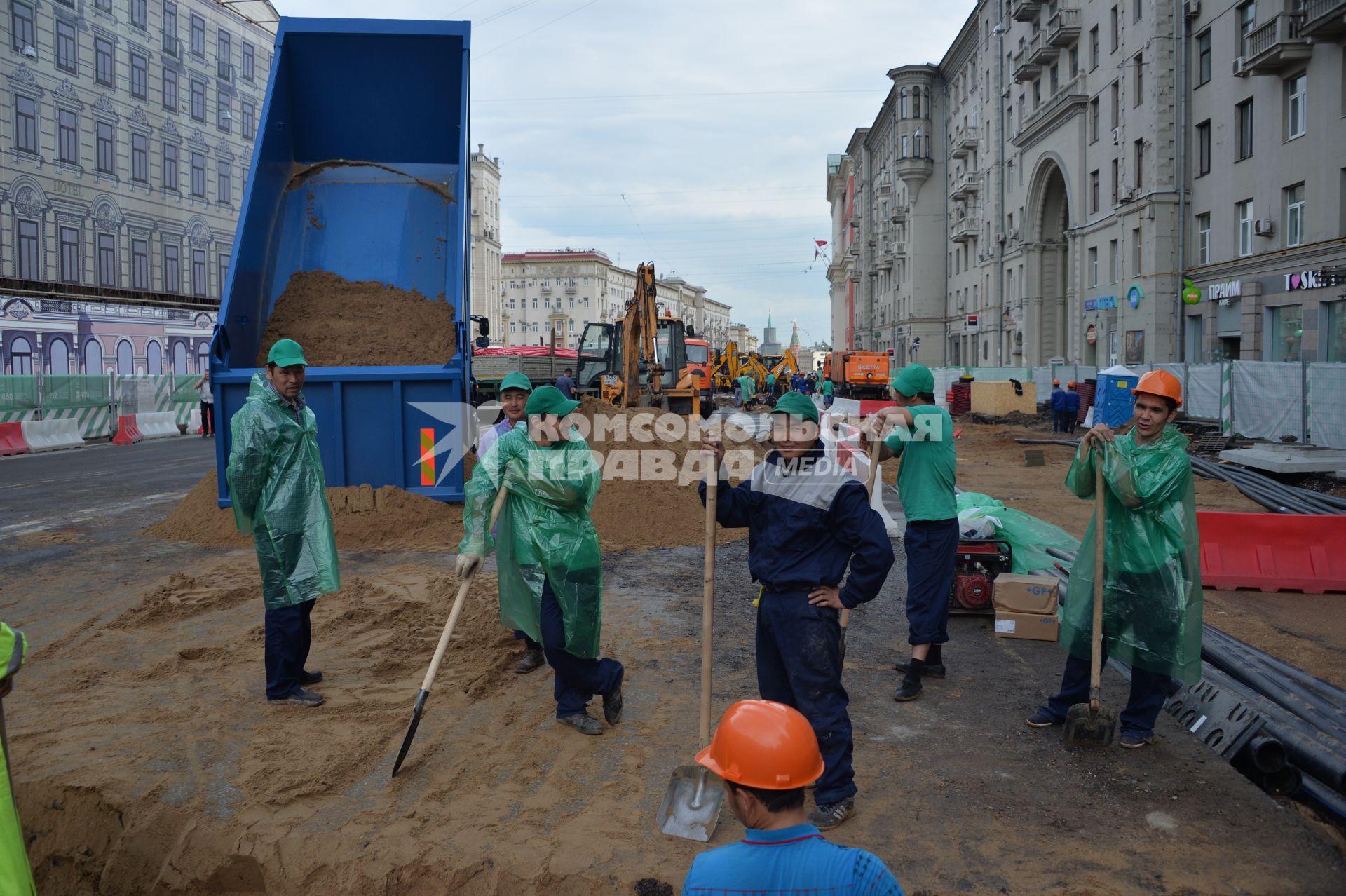 Москва. Ремонтные работы по благоустройству на Тверской улице.