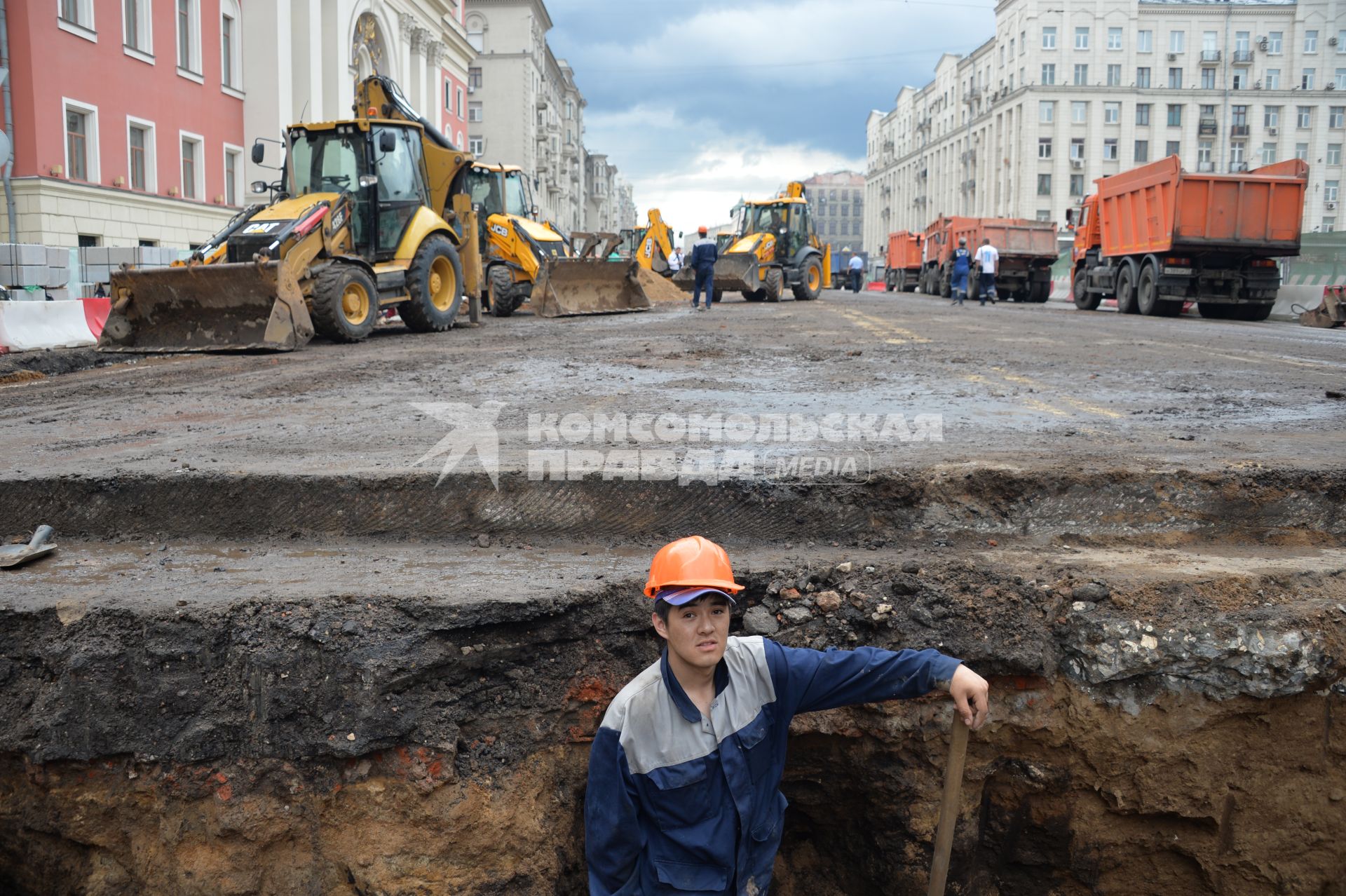 Москва. Ремонтные работы по благоустройству на Тверской улице.