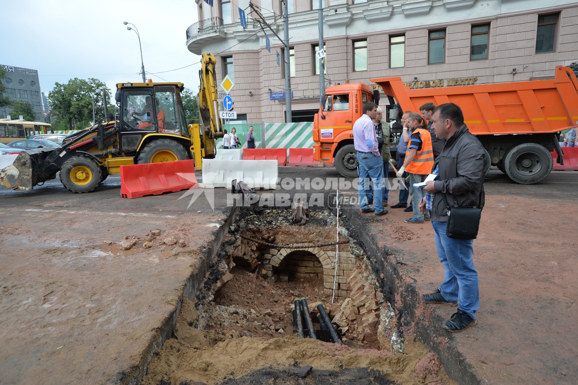 Москва. Ремонтные работы по благоустройству на Тверской улице.