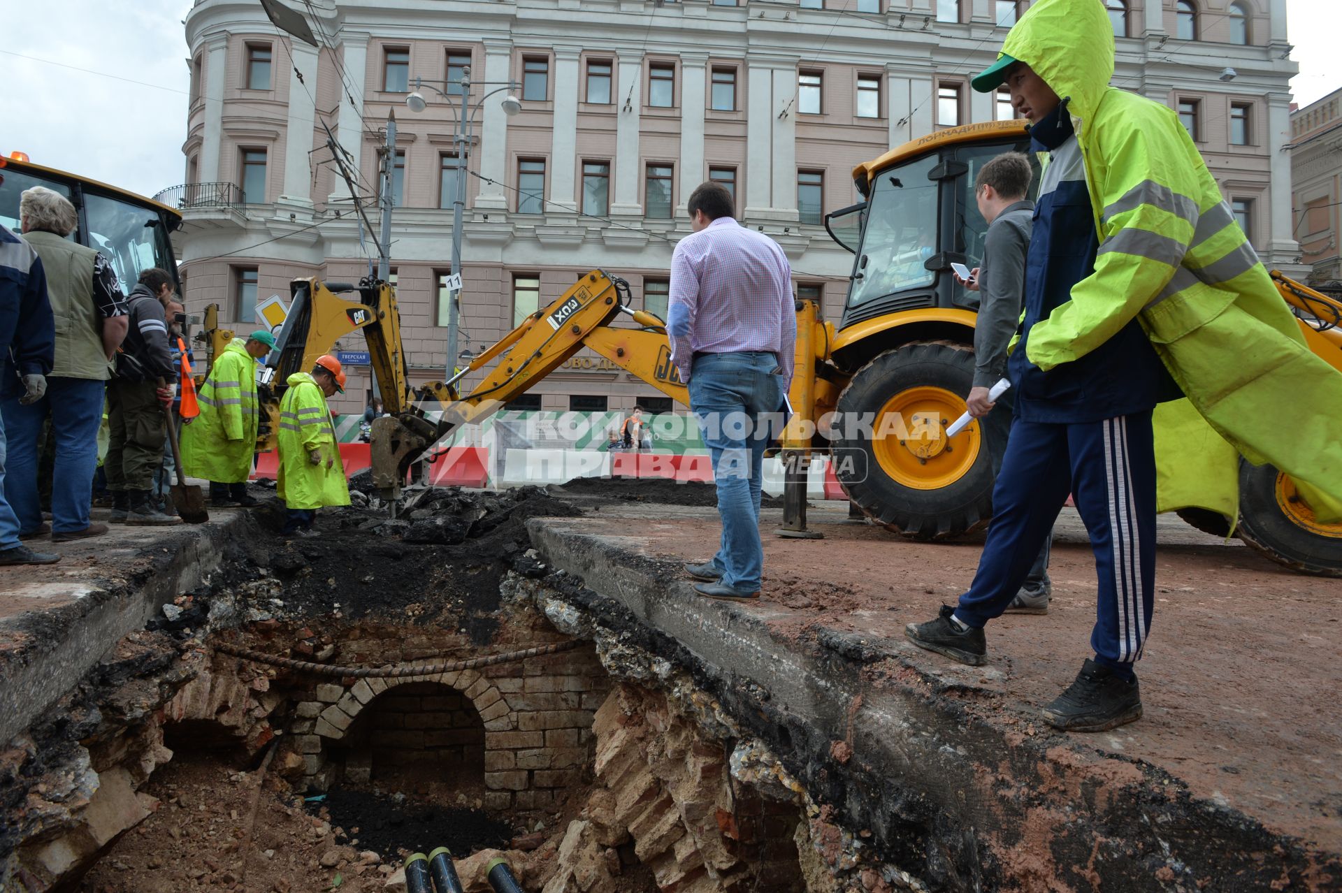 Москва. Ремонтные работы по благоустройству на Тверской улице.