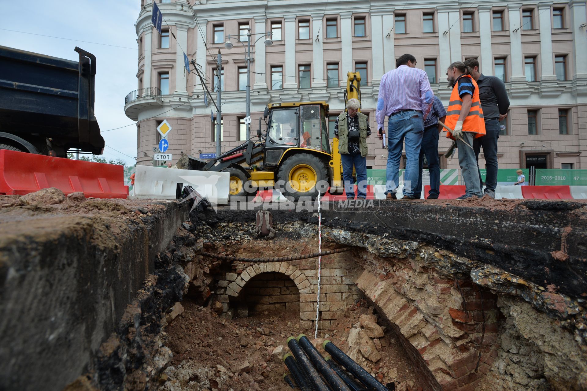 Москва. Ремонтные работы по благоустройству на Тверской улице.