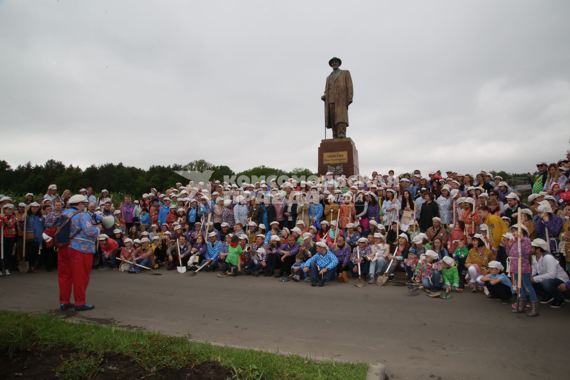 Диск 165.  председатель наблюдательного совета группы компаний Bosco di Ciliegi Михаил Куснирович памятник люди