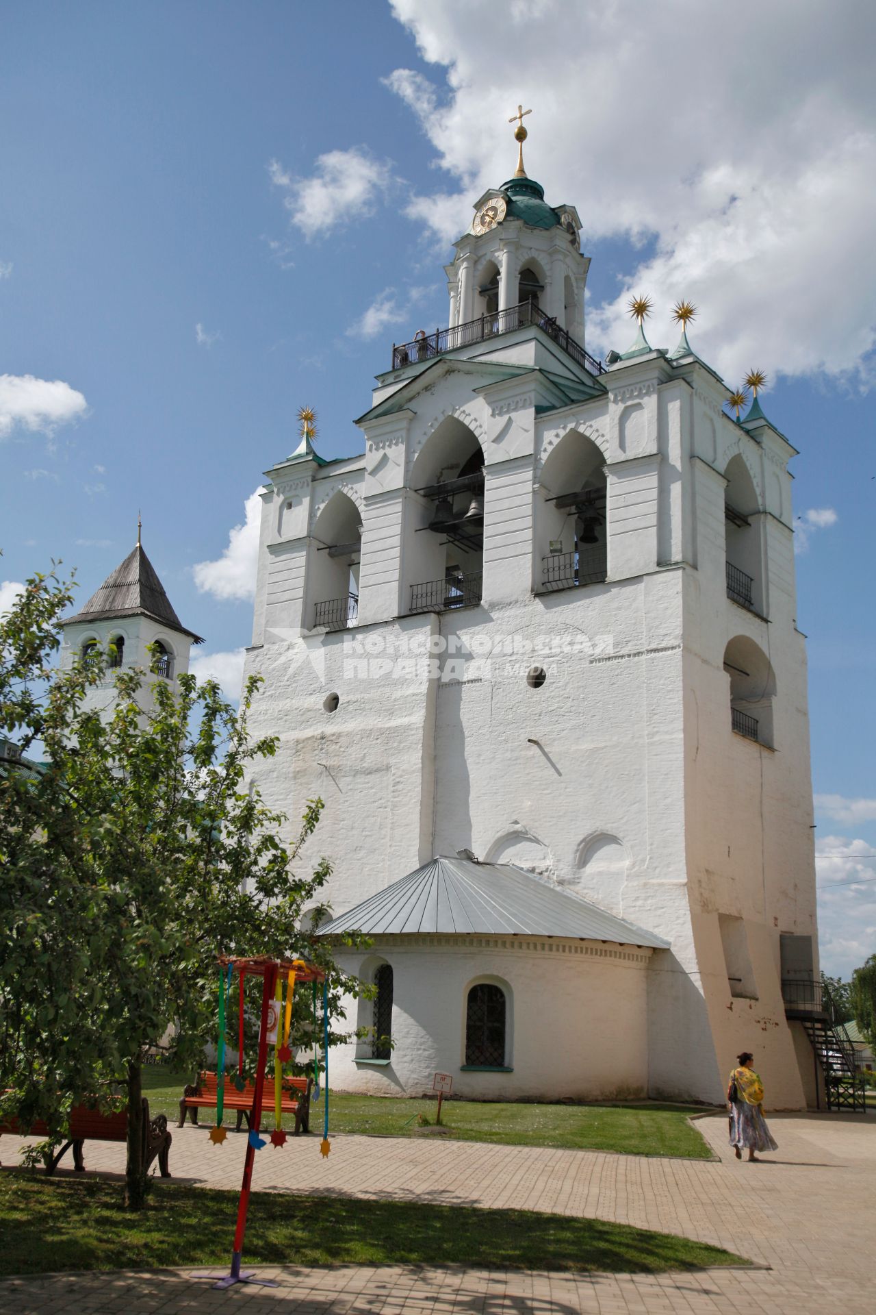 Ярославль. Звонница с церковью Печерской иконы Божией Матери.