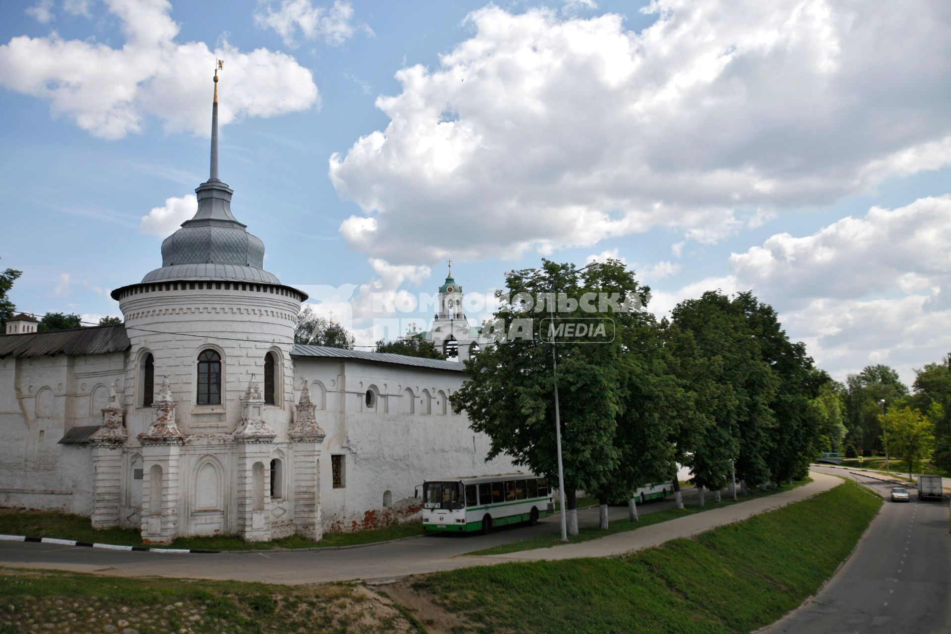 Ярославль. Стены и башня Ярославского музея-заповедника.