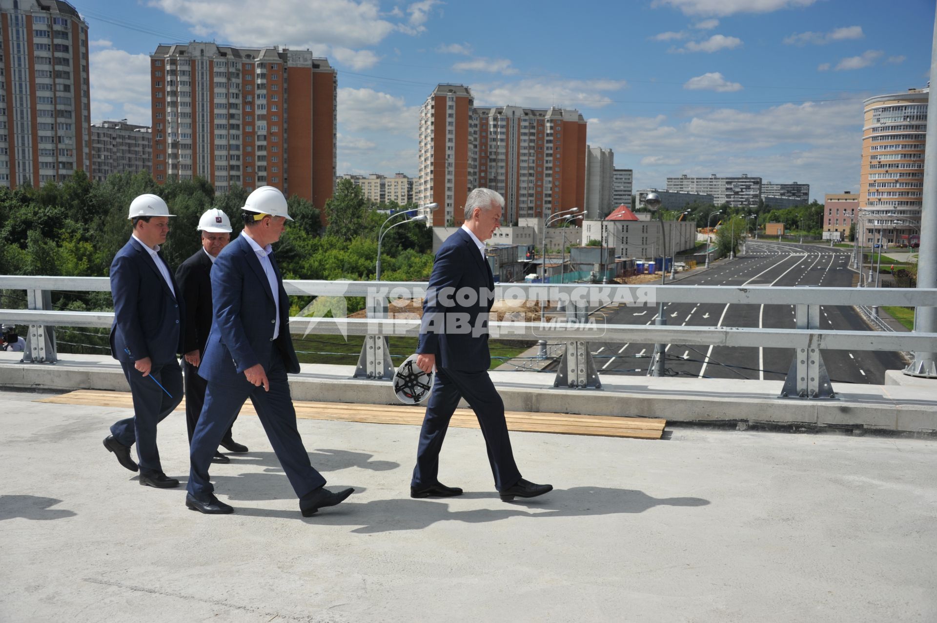 Москва. Мэр Москвы Сергей Собянин посетил строительство эстакады на пересечении Липецкой и Элеваторной улиц.